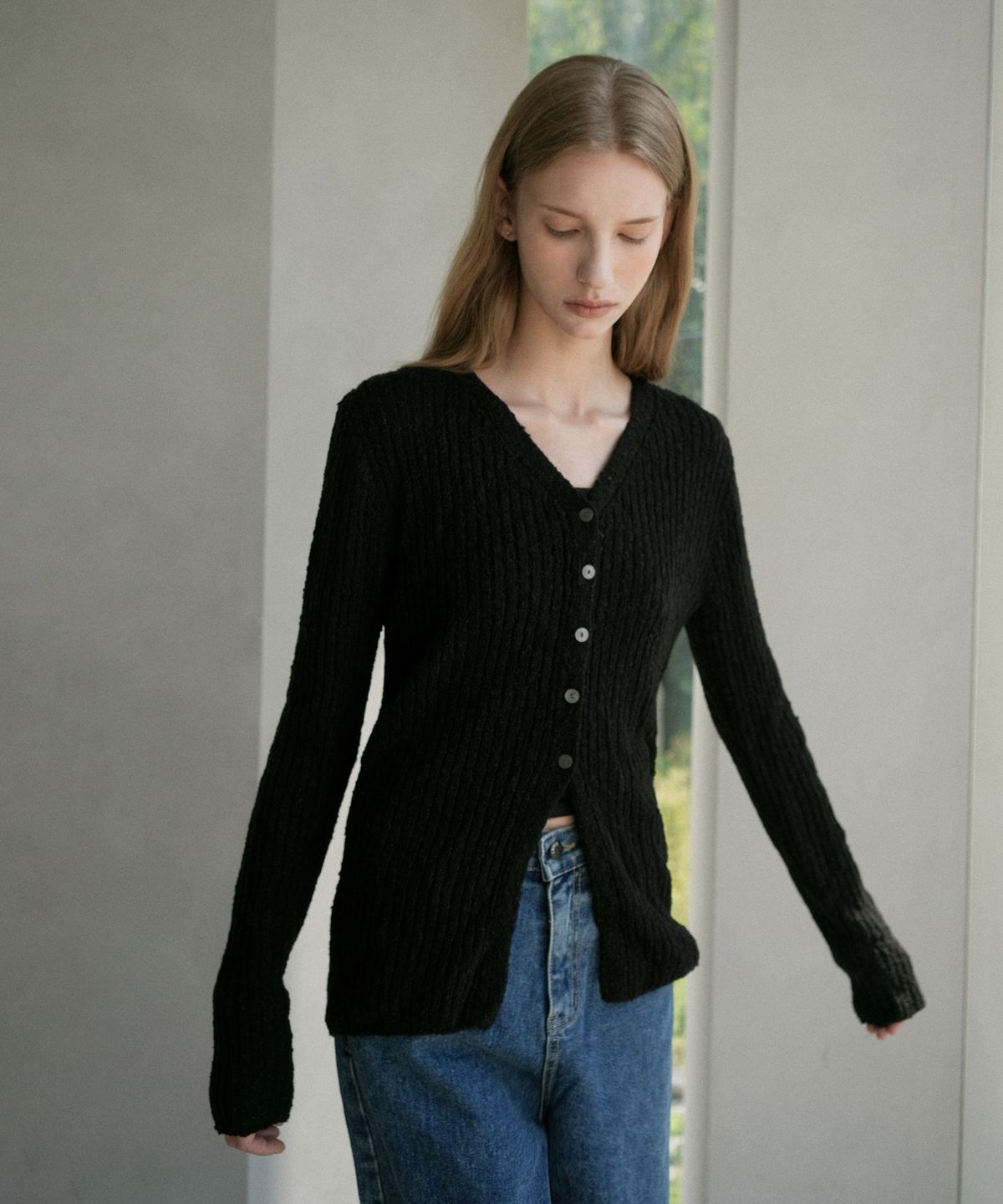 블레티(VLETI) V-neck Ribbed Slim Knit Cardigan (black)
