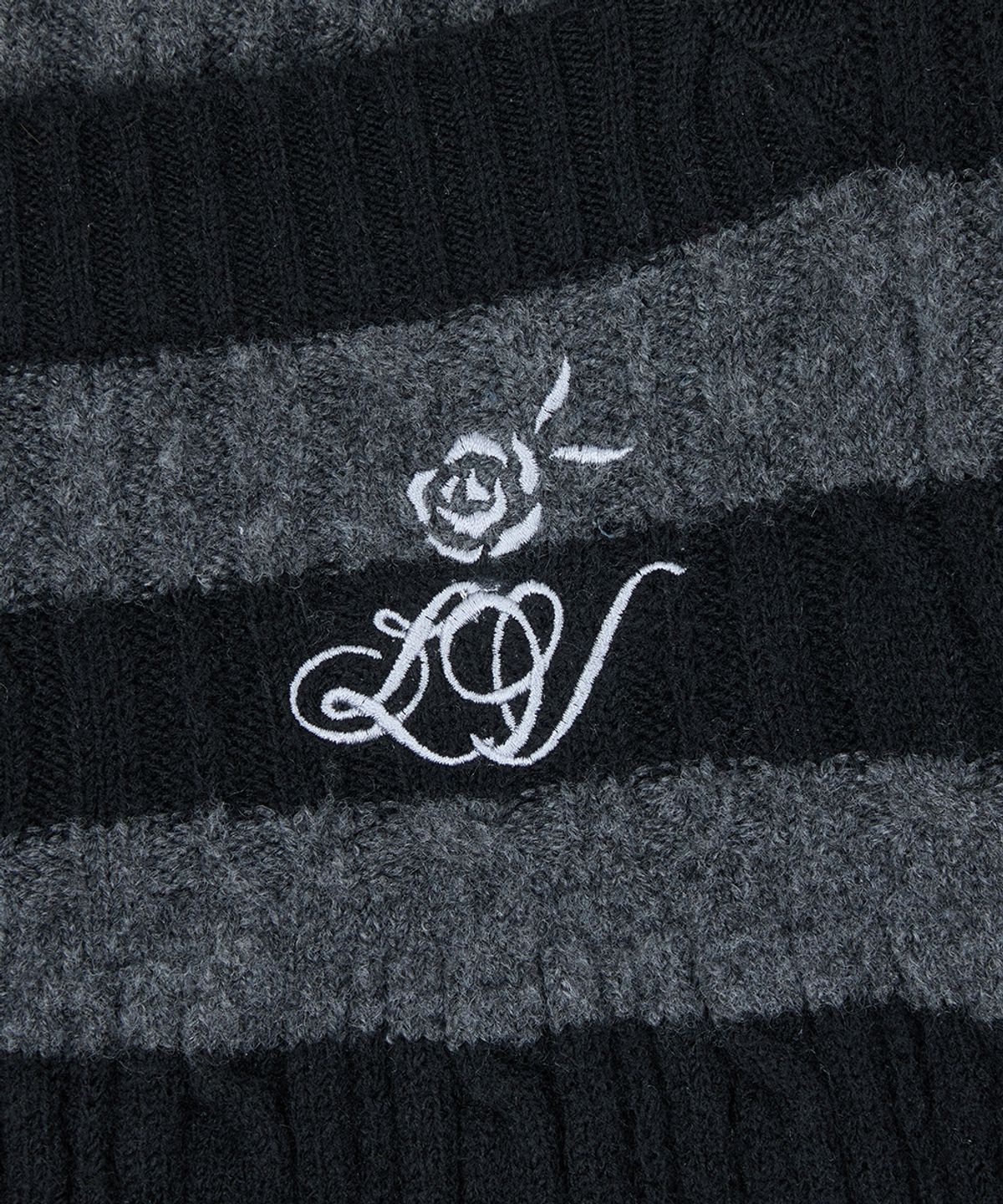 러브이즈트루(LUVISTRUE) RL SQUARE NECK KNIT(BLACK)