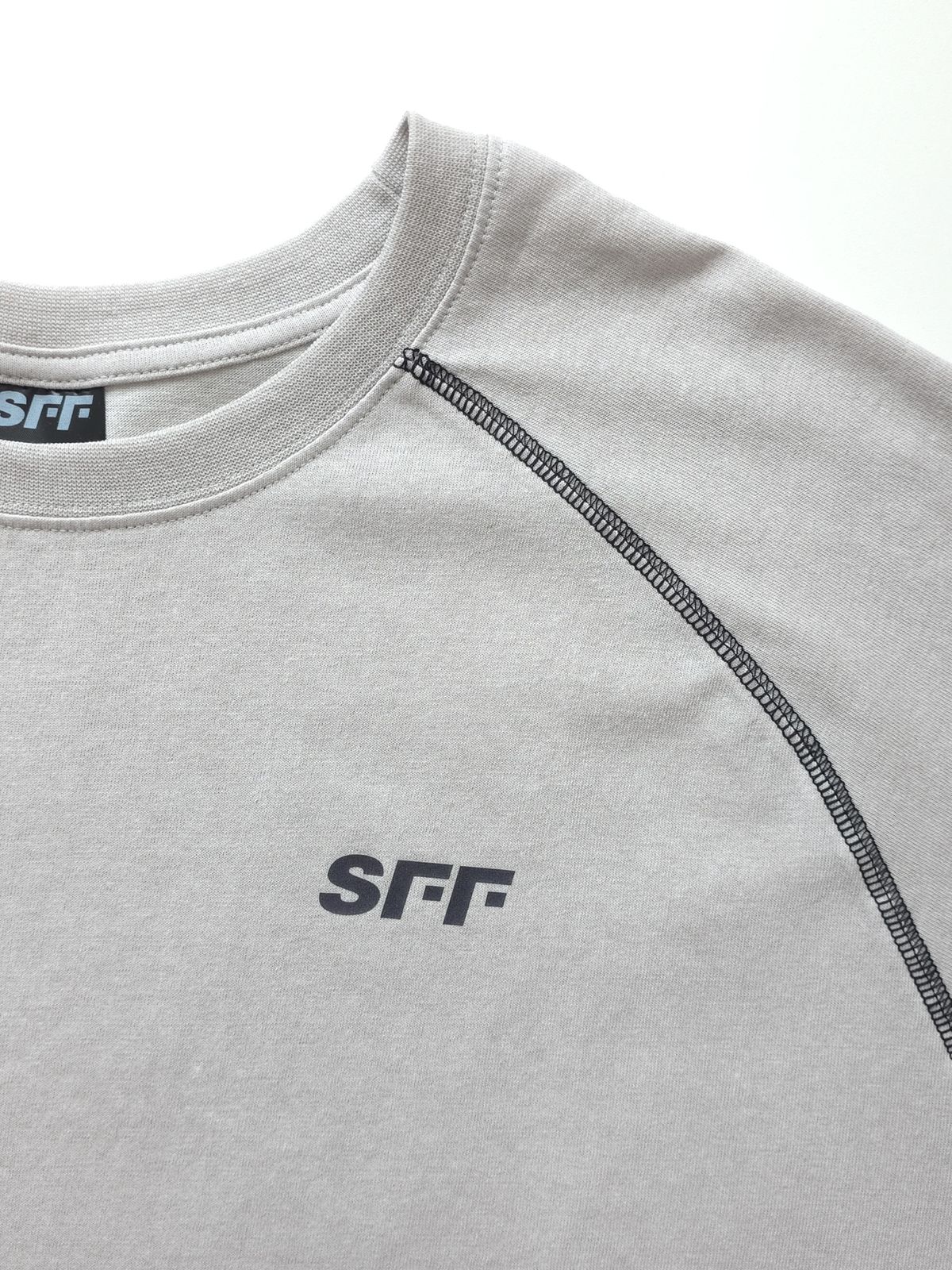 플루피 플루피(FLUFFYFLUFFY) SFF 다크호스 래글런 피그먼트 반팔 티셔츠