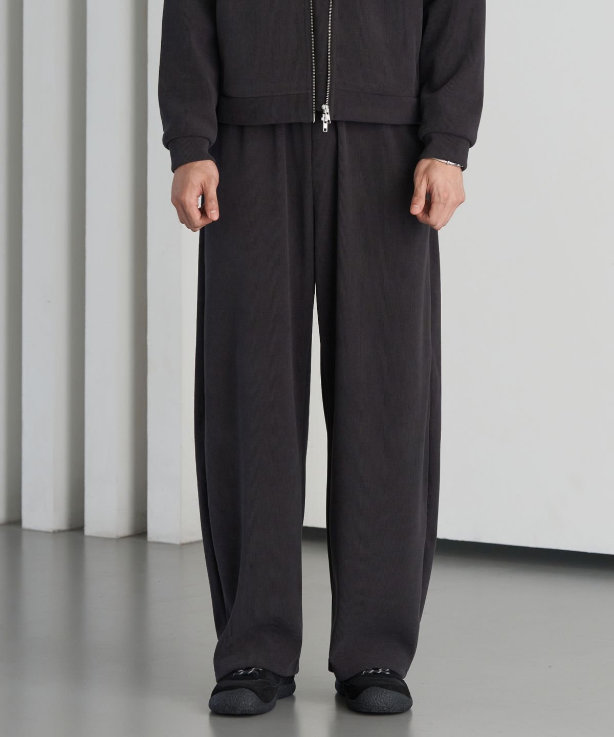 효지(HYOJI) 26 FW 골지 풀밴딩 커브드 팬츠 (2컬러)