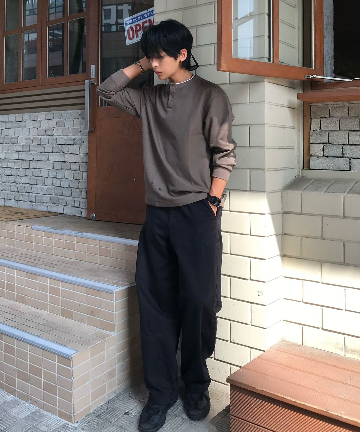 마인드브릿지(MINDBRIDGE) 레이어드 헨리넥 세미 오버핏 데일리 긴팔 티셔츠 - 2color