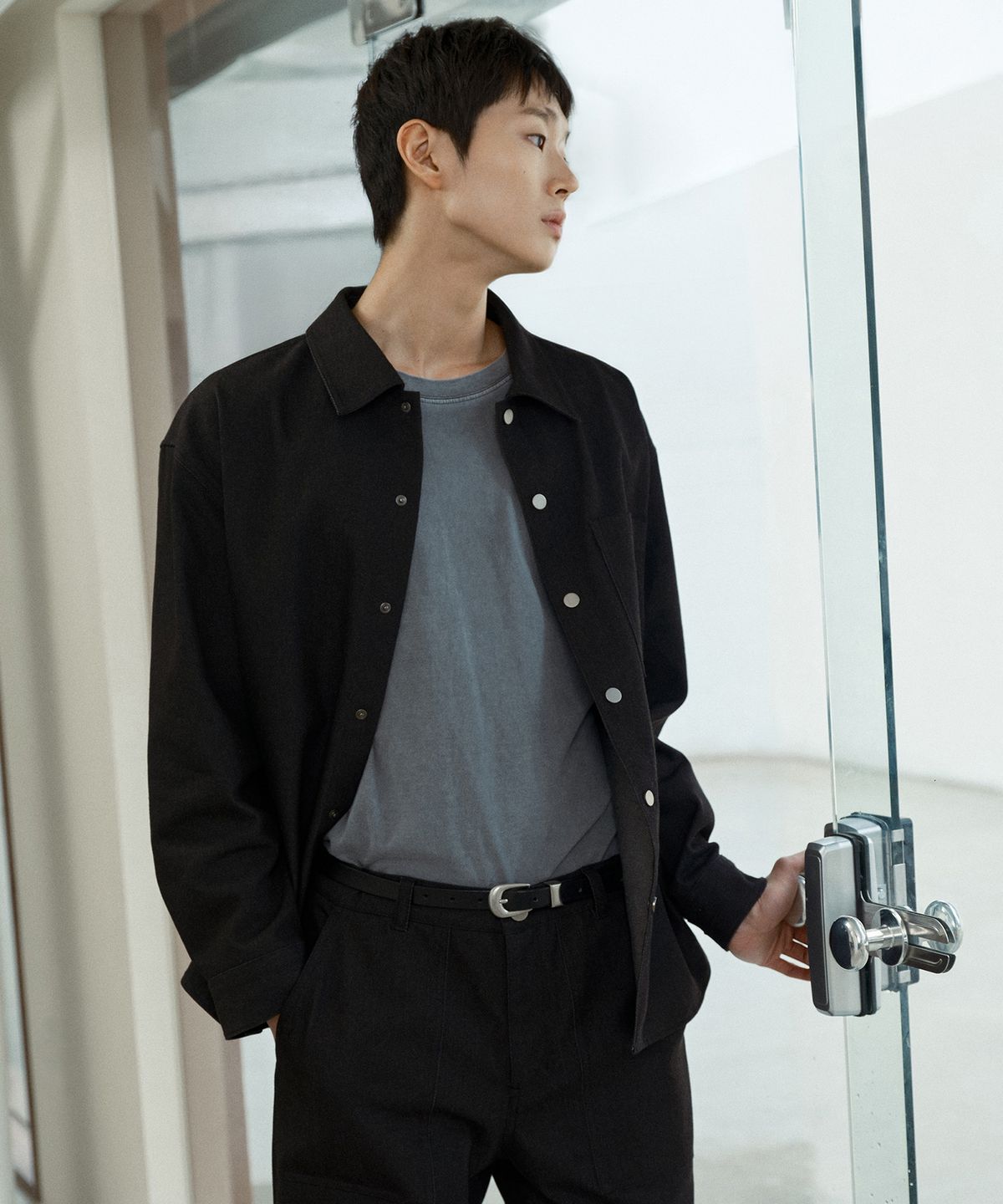 마인드브릿지(MINDBRIDGE) [COUTURE]블랙 데님 라이크 오버핏 긴팔 셔츠