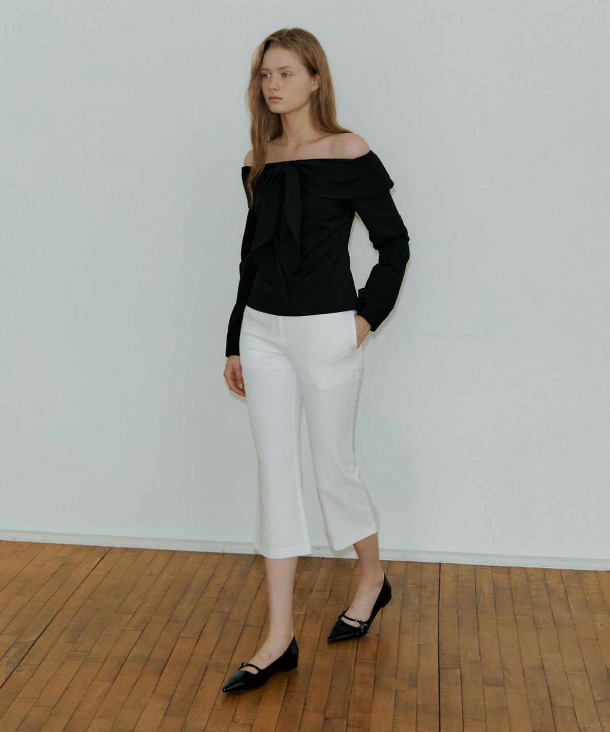 리올그(REORG) PAP OFF SHOULDER TIE BLOUSE BLACK
