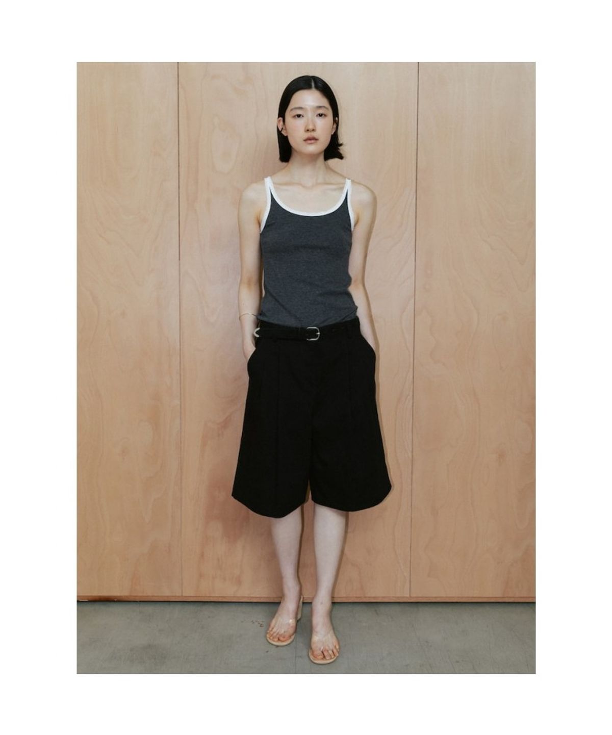 디애퍼처(THE APERTURE) Sleeveless Lace Top  Grey (TA6742A053)