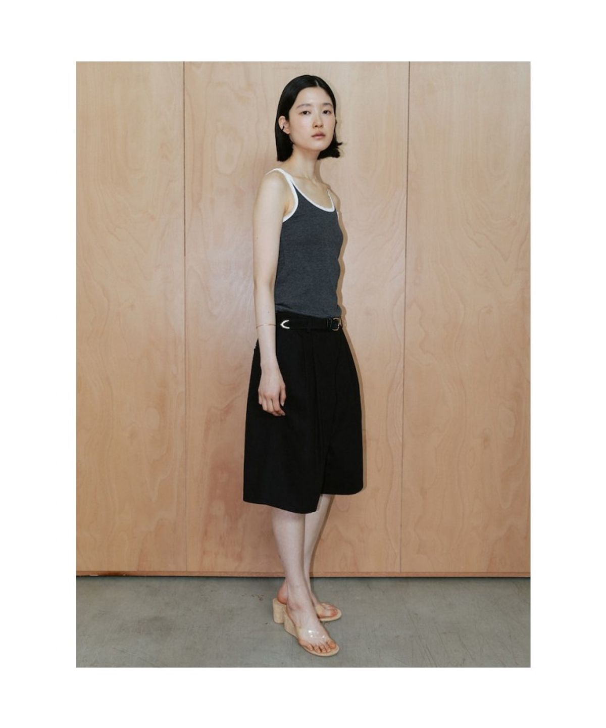 디애퍼처(THE APERTURE) Sleeveless Lace Top  Grey (TA6742A053)