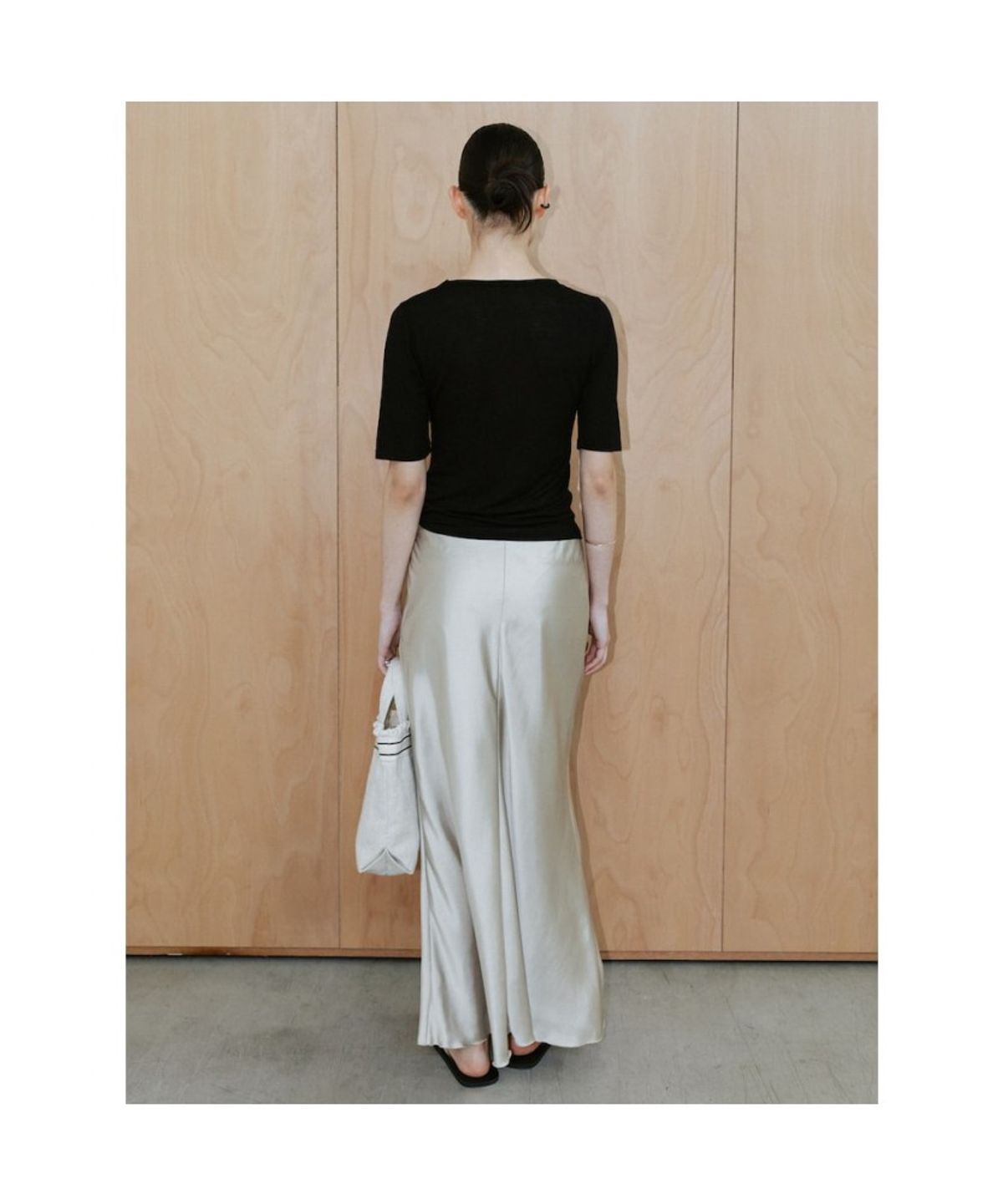 디애퍼처(THE APERTURE) Sheer Fitted Top  Black (TA6742A065)