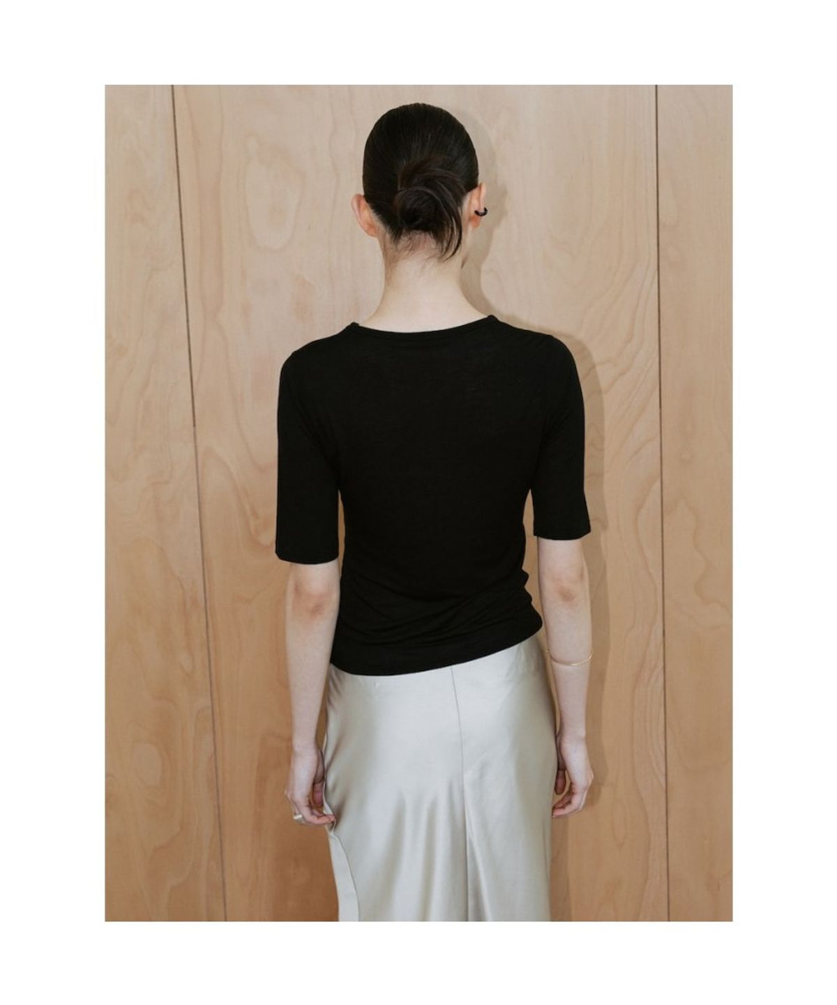 디애퍼처(THE APERTURE) Sheer Fitted Top  Black (TA6742A065)