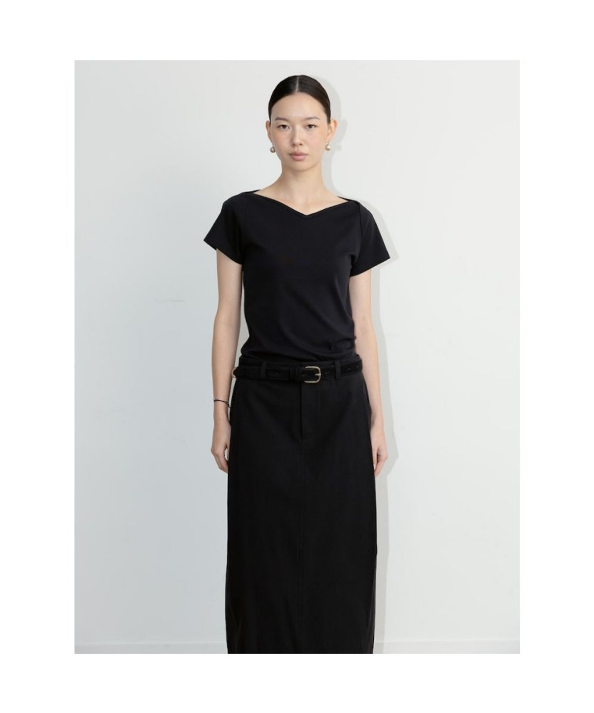 디애퍼처(THE APERTURE) Senago VNeck Top  Black (TA6742A115)
