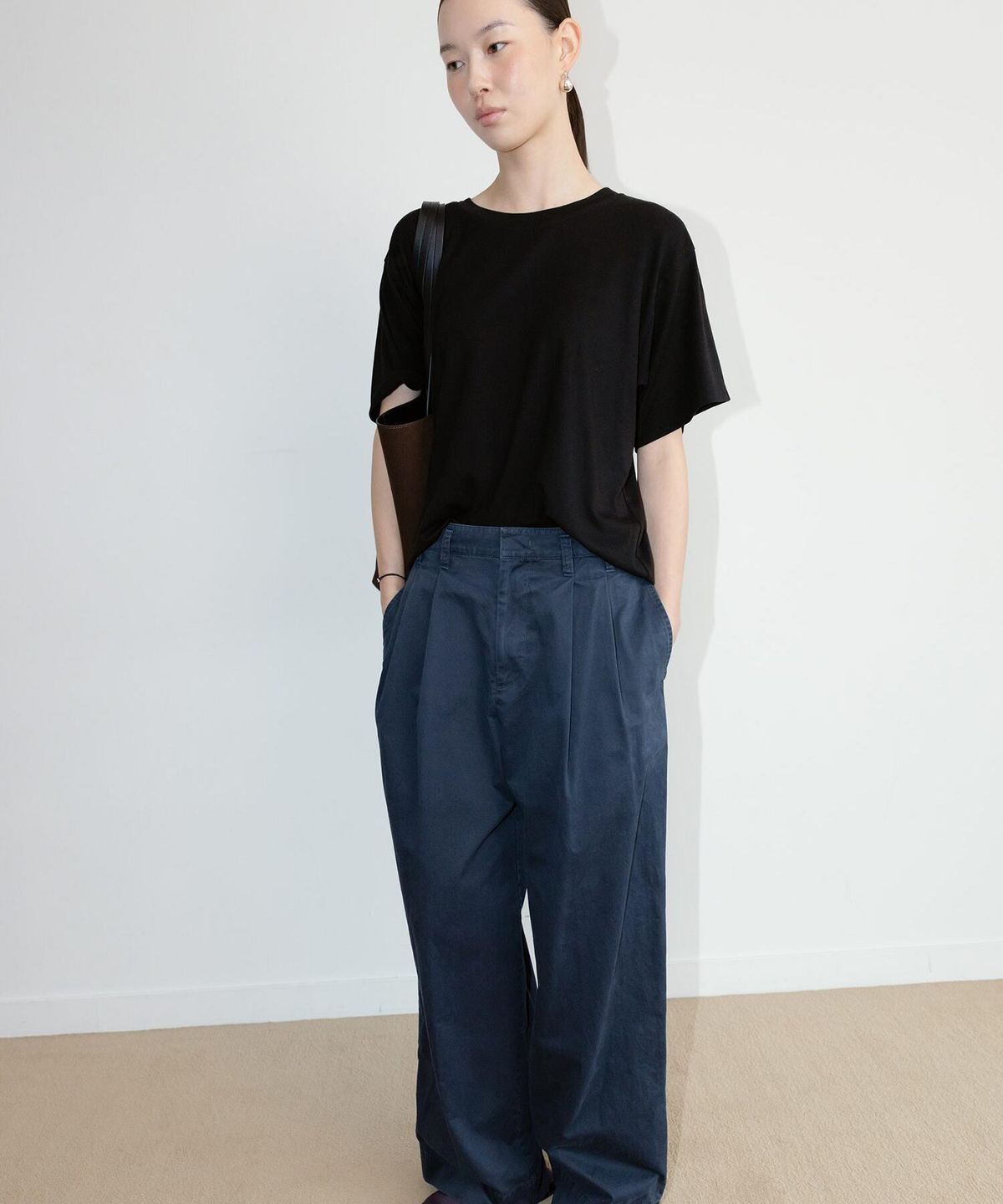 디애퍼처(THE APERTURE) Over Josh TShirt  Black (TA6742A145)