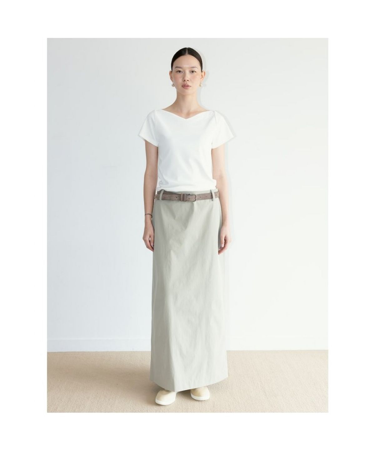 디애퍼처(THE APERTURE) Senago VNeck Top  White (TA6742A111)
