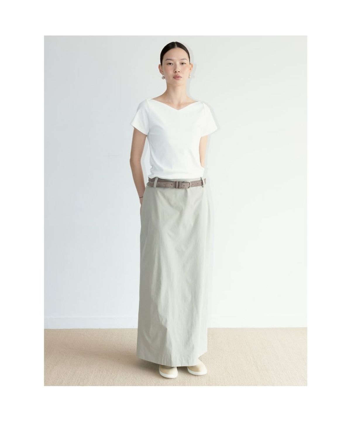 디애퍼처(THE APERTURE) Senago VNeck Top  White (TA6742A111)