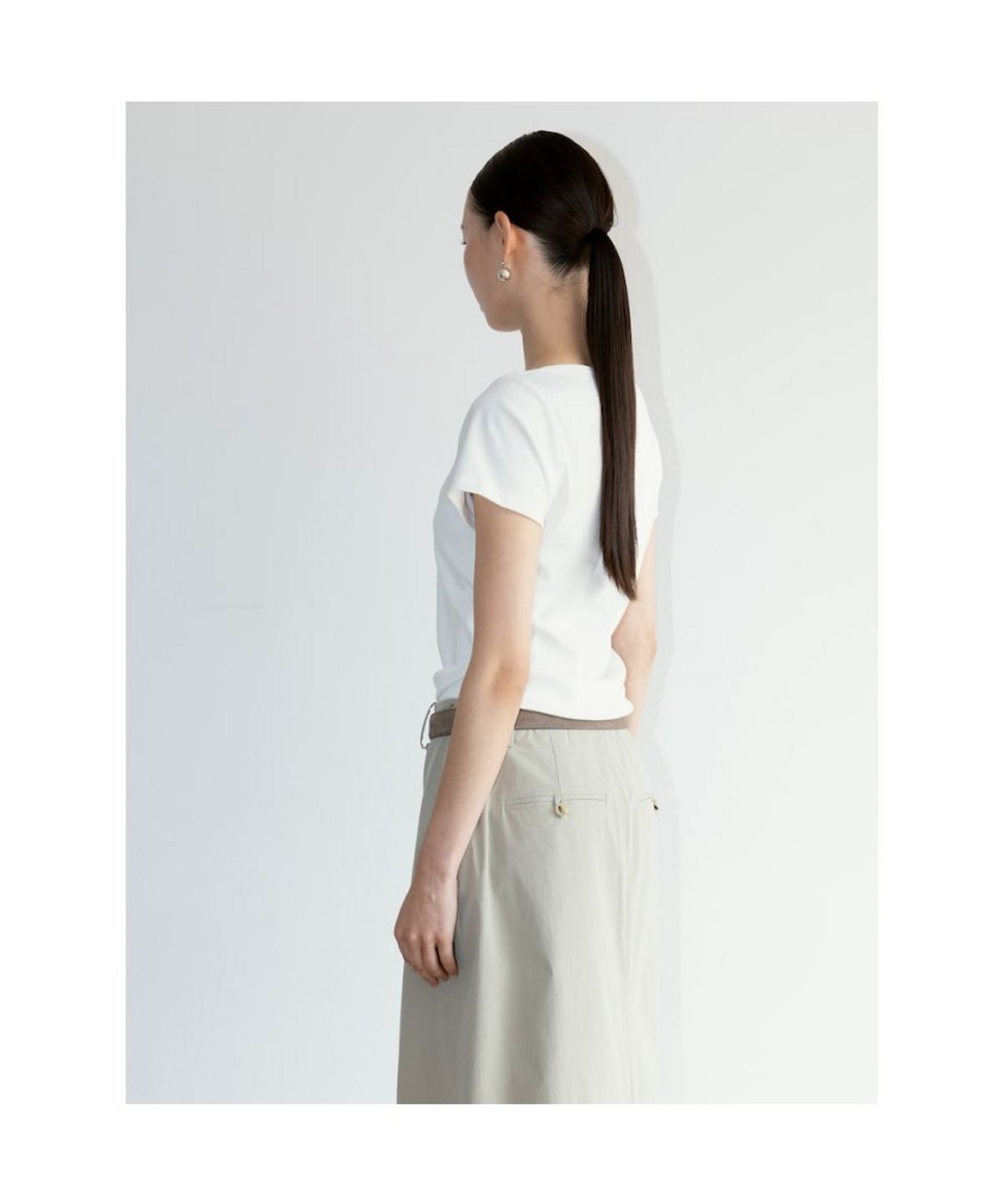 디애퍼처(THE APERTURE) Senago VNeck Top  White (TA6742A111)