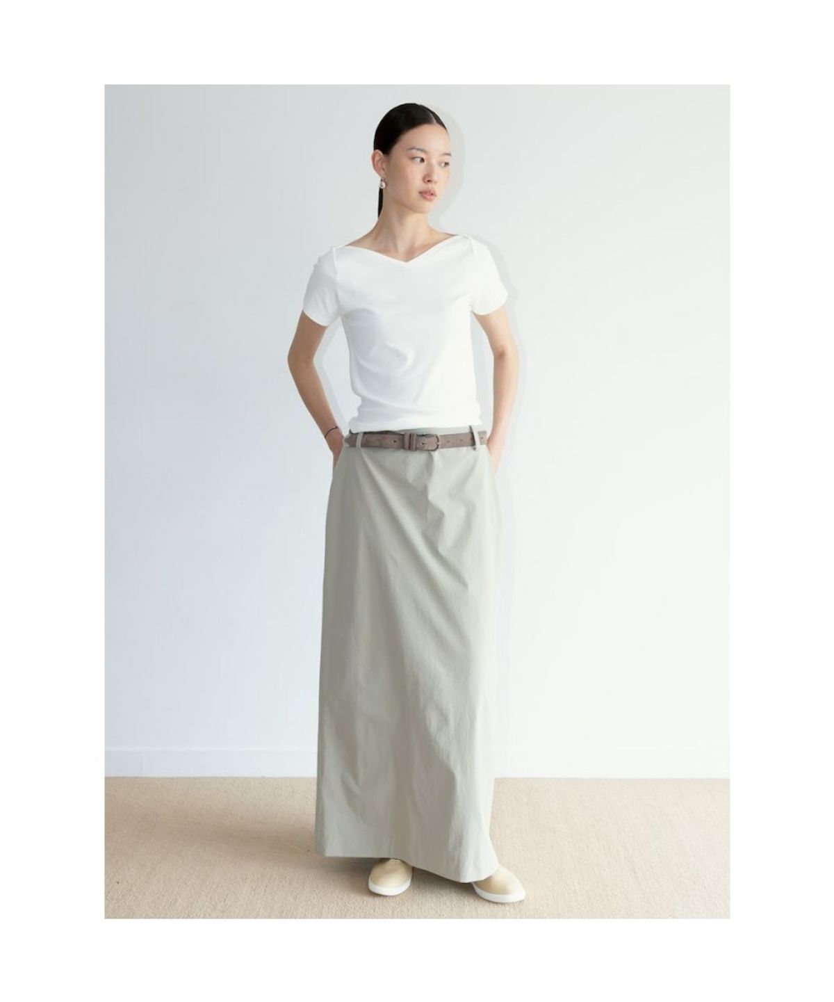디애퍼처(THE APERTURE) Senago VNeck Top  White (TA6742A111)