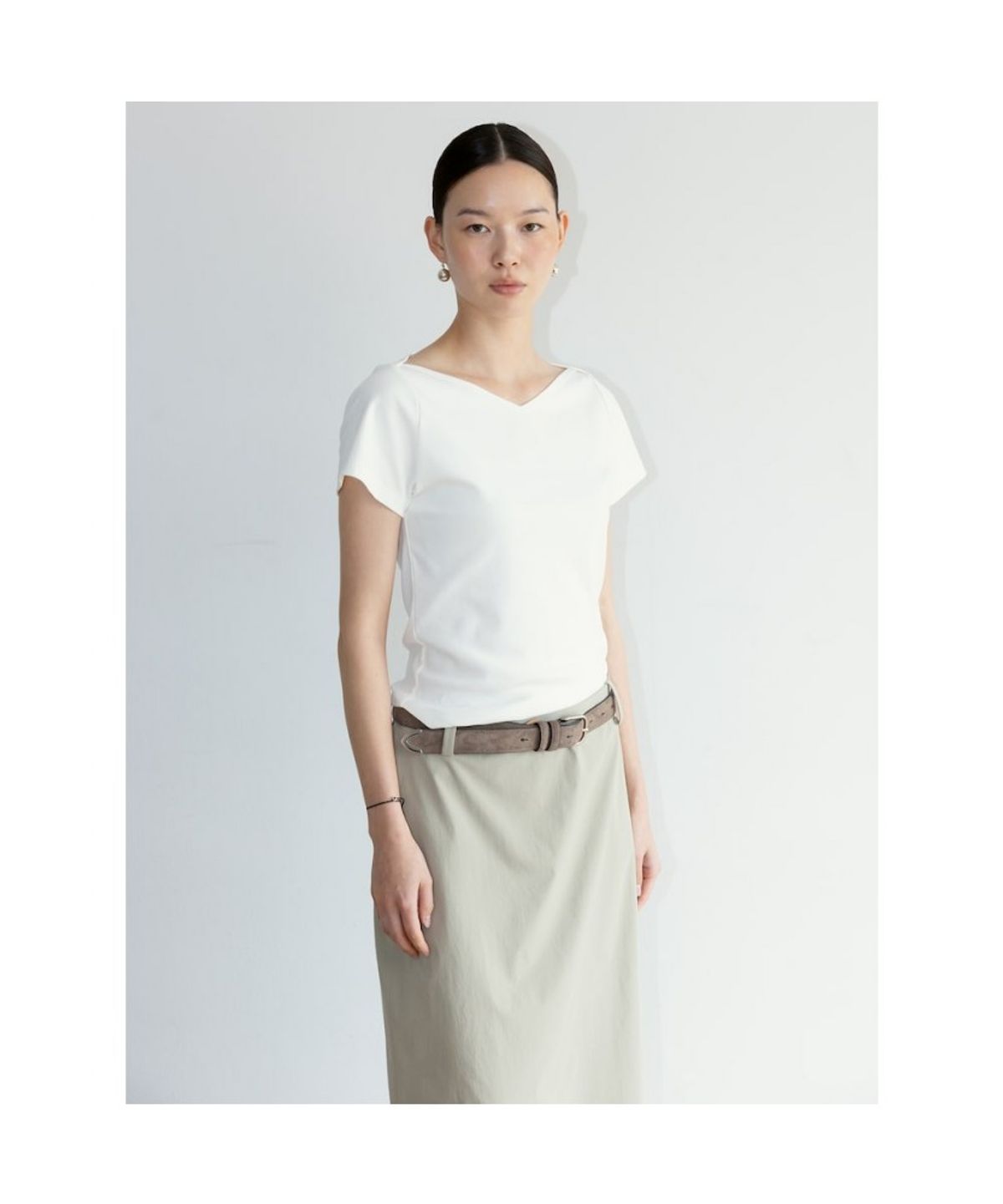 디애퍼처(THE APERTURE) Senago VNeck Top  White (TA6742A111)