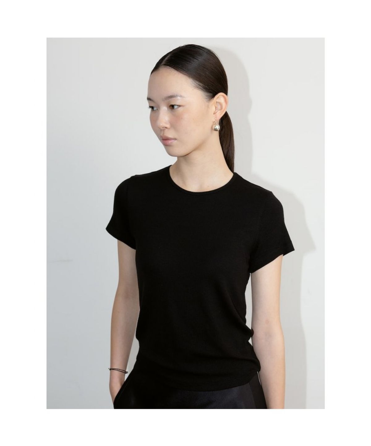 디애퍼처(THE APERTURE) Fresco Ribbed Top  Black (TA6742A155)