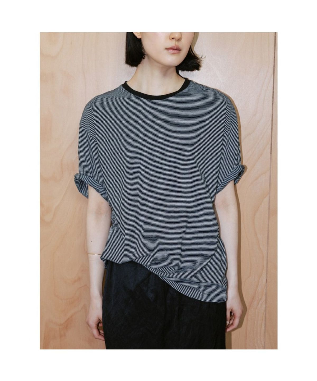 디애퍼처(THE APERTURE) [Unisex] Stripe Boxy TShirt  Black (TA6742U055)