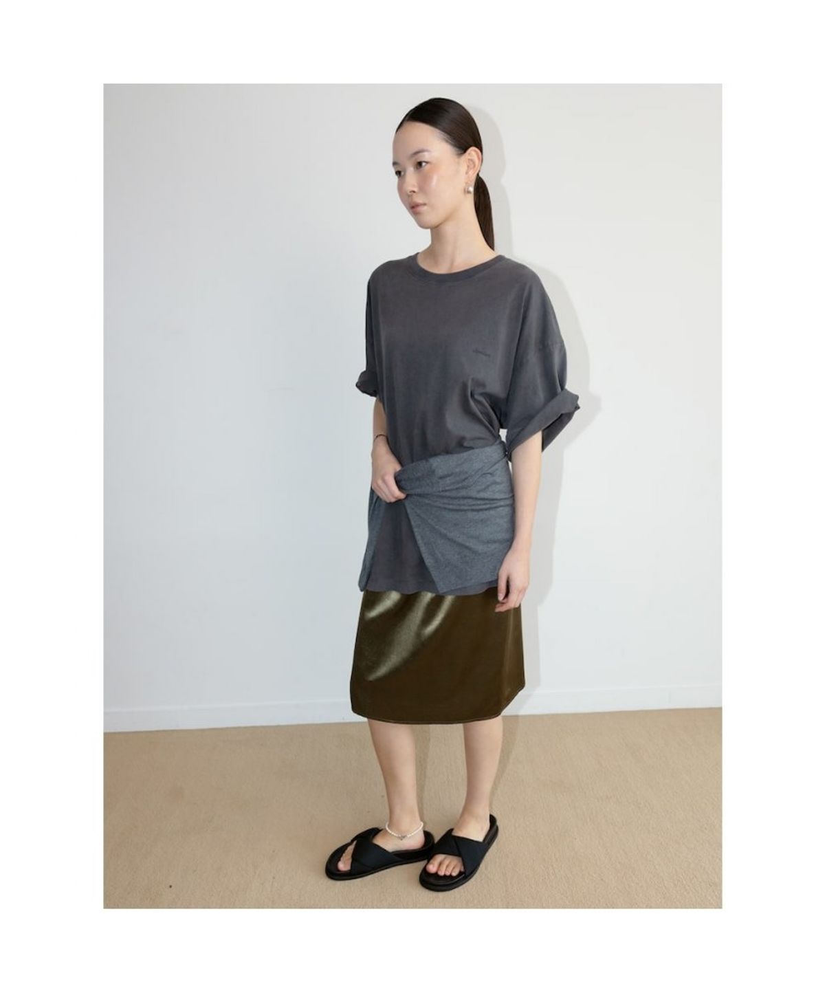 디애퍼처(THE APERTURE) [Unisex] Aperture Logo Dyeing TShirt  Ash (TA6742U034)