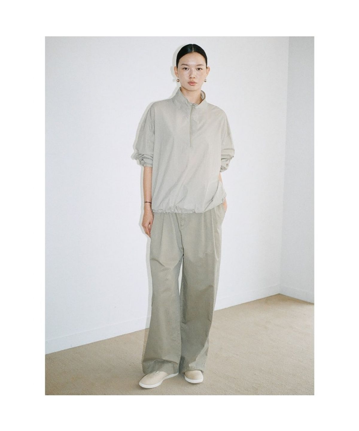 디애퍼처(THE APERTURE) Nylon Quarter ZipUp  Beige (TA6764U03A)