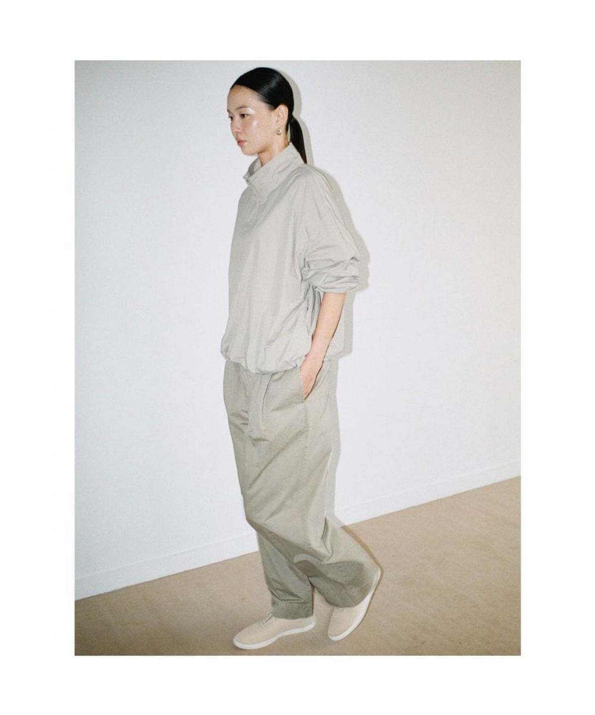 디애퍼처(THE APERTURE) Nylon Quarter ZipUp  Beige (TA6764U03A)