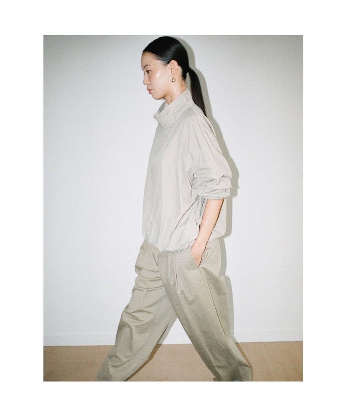 디애퍼처(THE APERTURE) Nylon Quarter ZipUp  Beige (TA6764U03A)