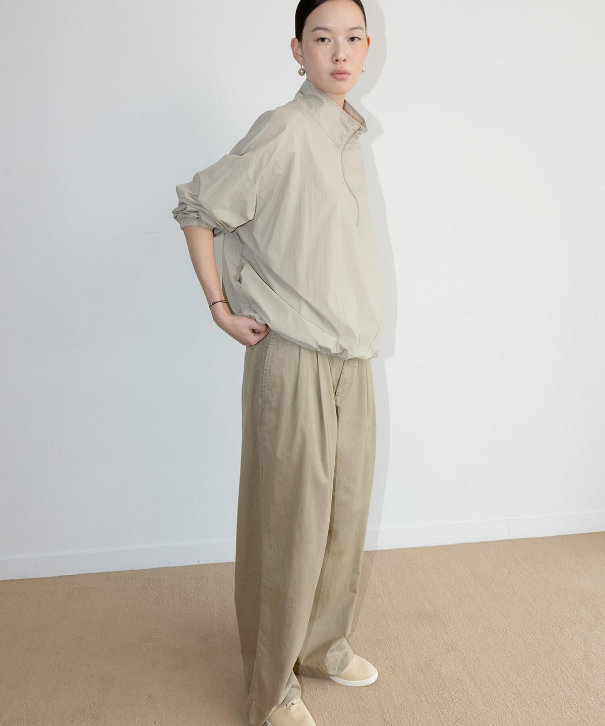 디애퍼처(THE APERTURE) Nylon Quarter ZipUp  Beige (TA6764U03A)