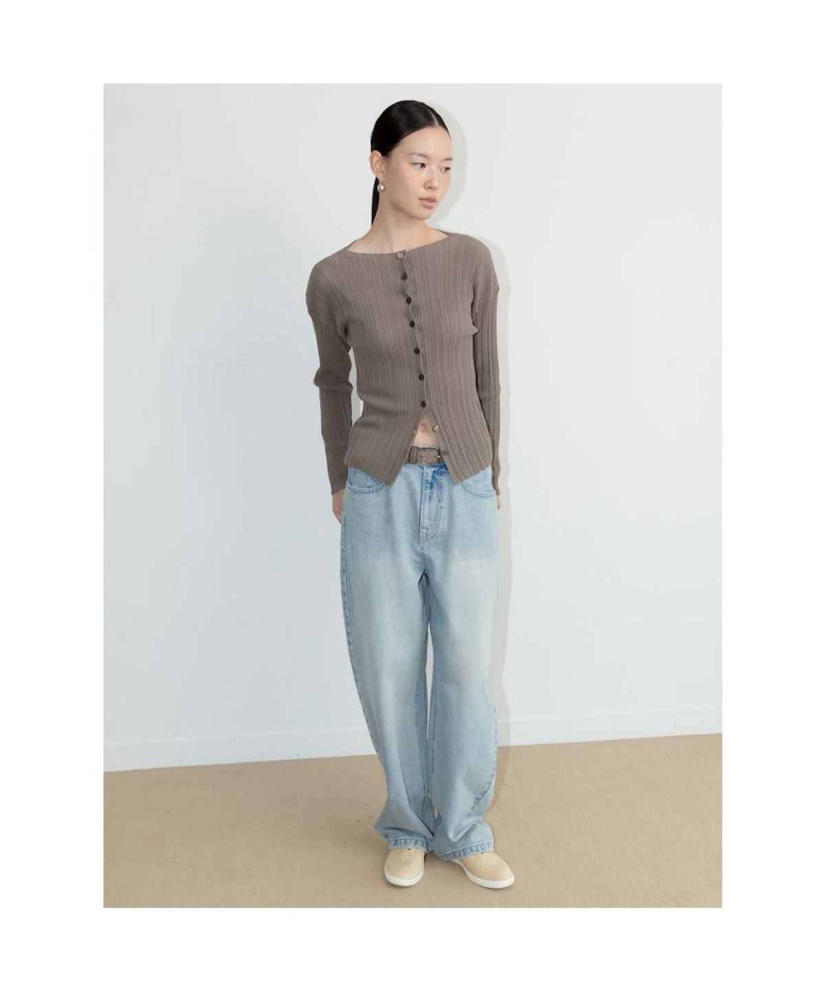 디애퍼처(THE APERTURE) Ohu Pleated Knit Cardigan  Khaki (TA675AA02H)