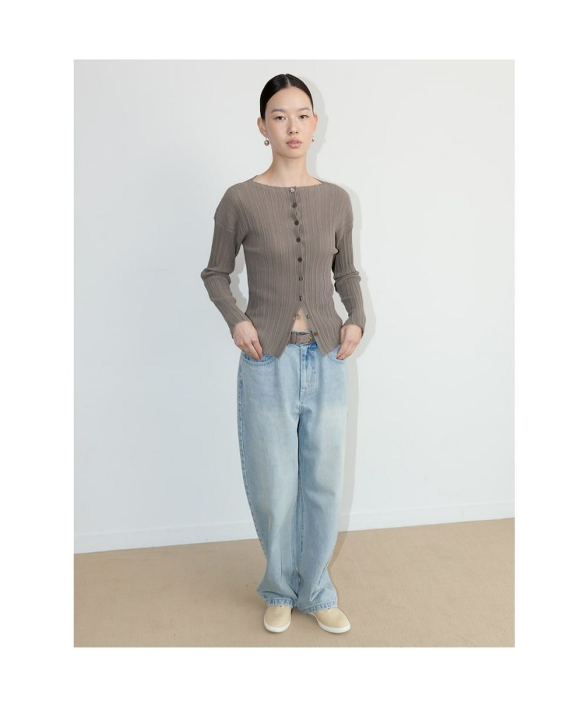 디애퍼처(THE APERTURE) Ohu Pleated Knit Cardigan  Khaki (TA675AA02H)