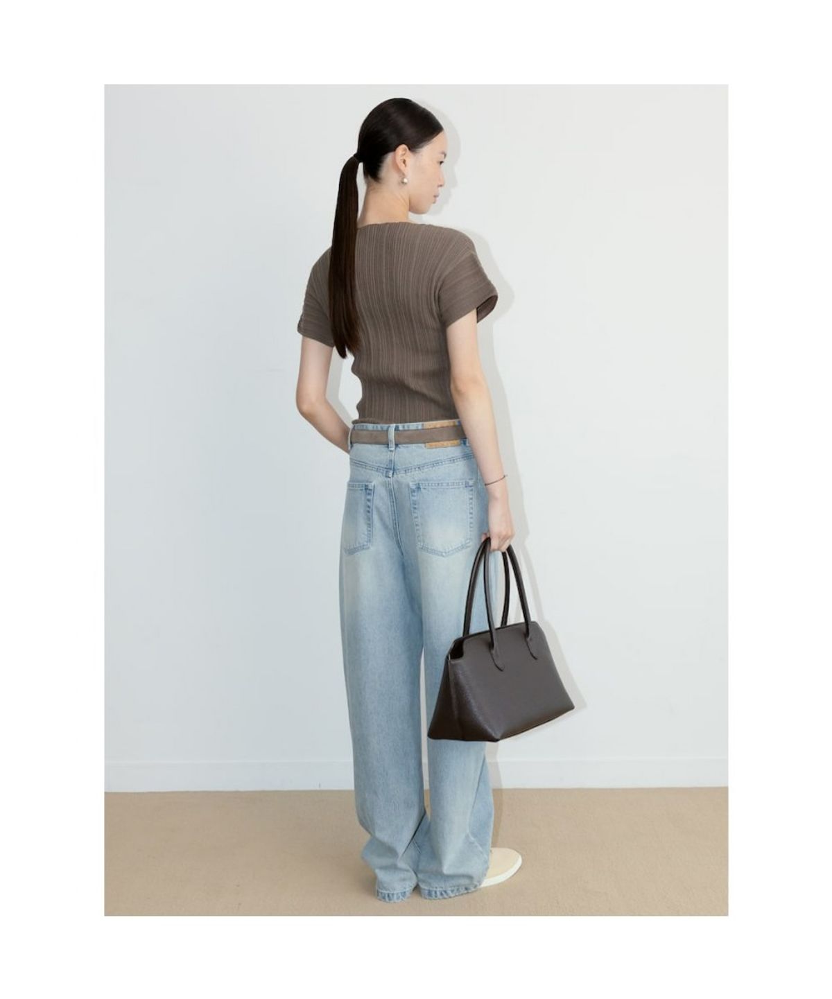 디애퍼처(THE APERTURE) Ohu Pleated Knit Top  Khaki (TA6751A09H)