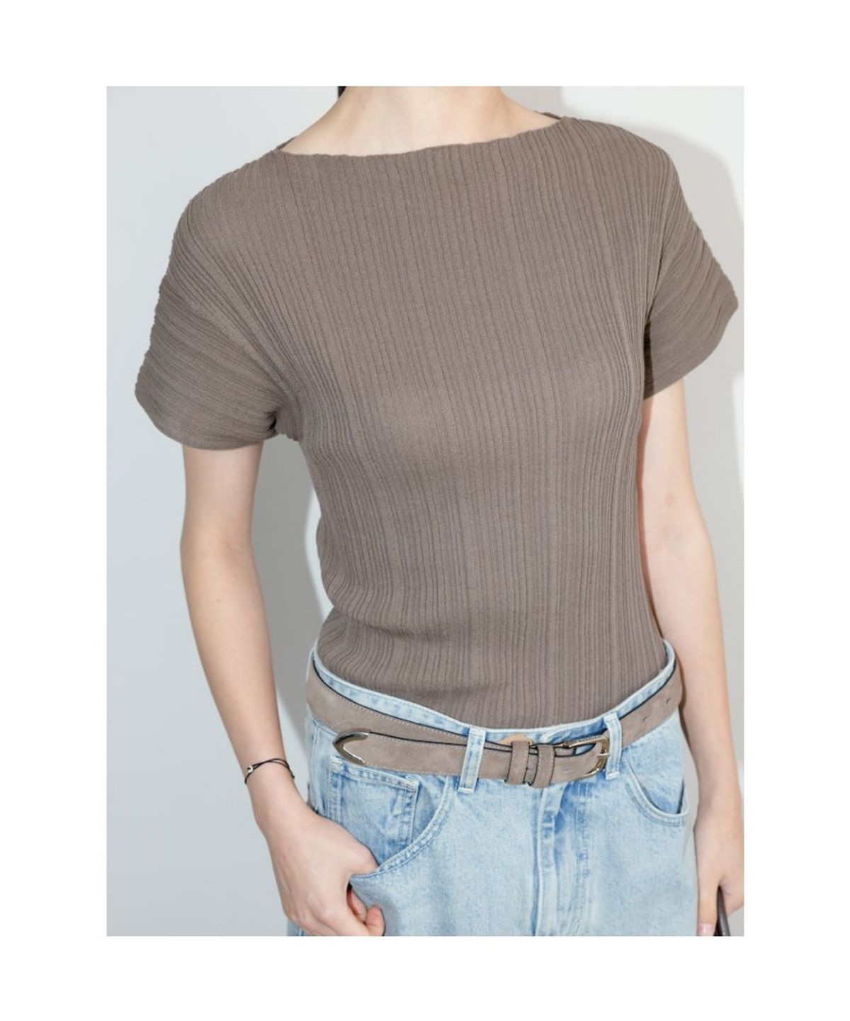 디애퍼처(THE APERTURE) Ohu Pleated Knit Top  Khaki (TA6751A09H)