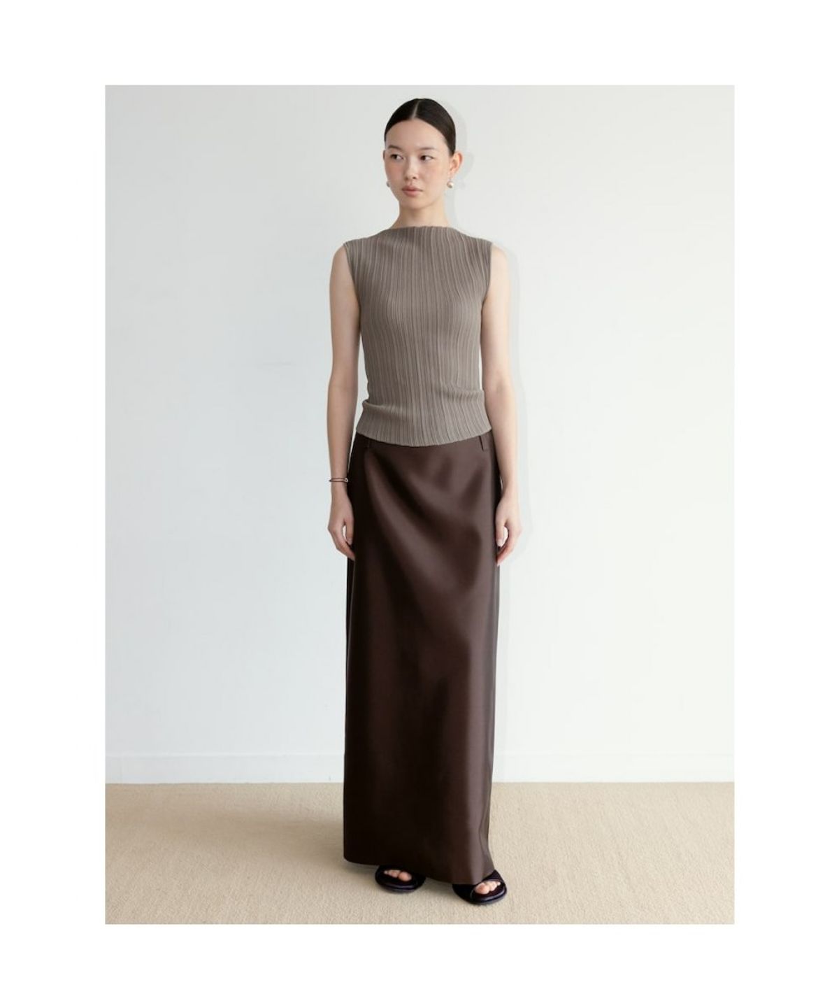 디애퍼처(THE APERTURE) Ohu Pleated Knit Sleeveless  Khaki (TA6751A06H)