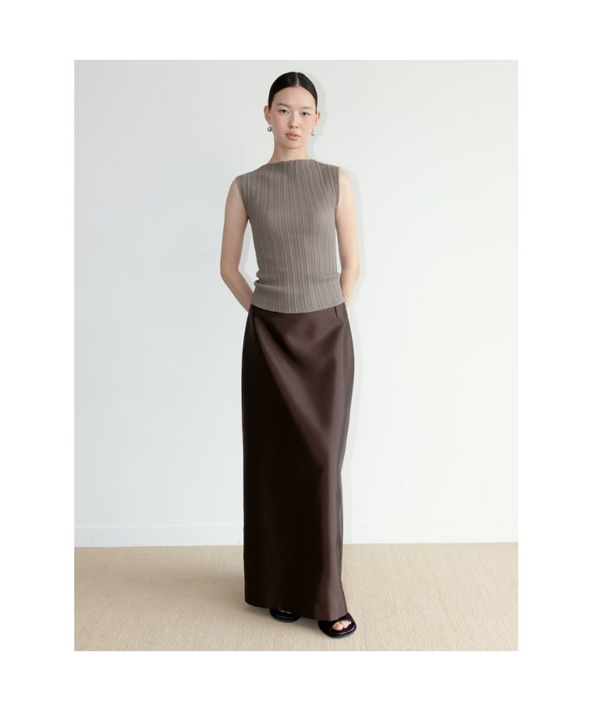 디애퍼처(THE APERTURE) Ohu Pleated Knit Sleeveless  Khaki (TA6751A06H)