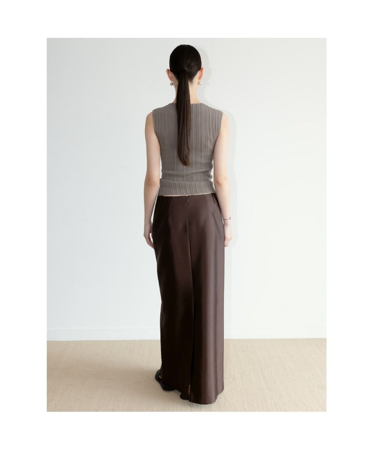 디애퍼처(THE APERTURE) Ohu Pleated Knit Sleeveless  Khaki (TA6751A06H)