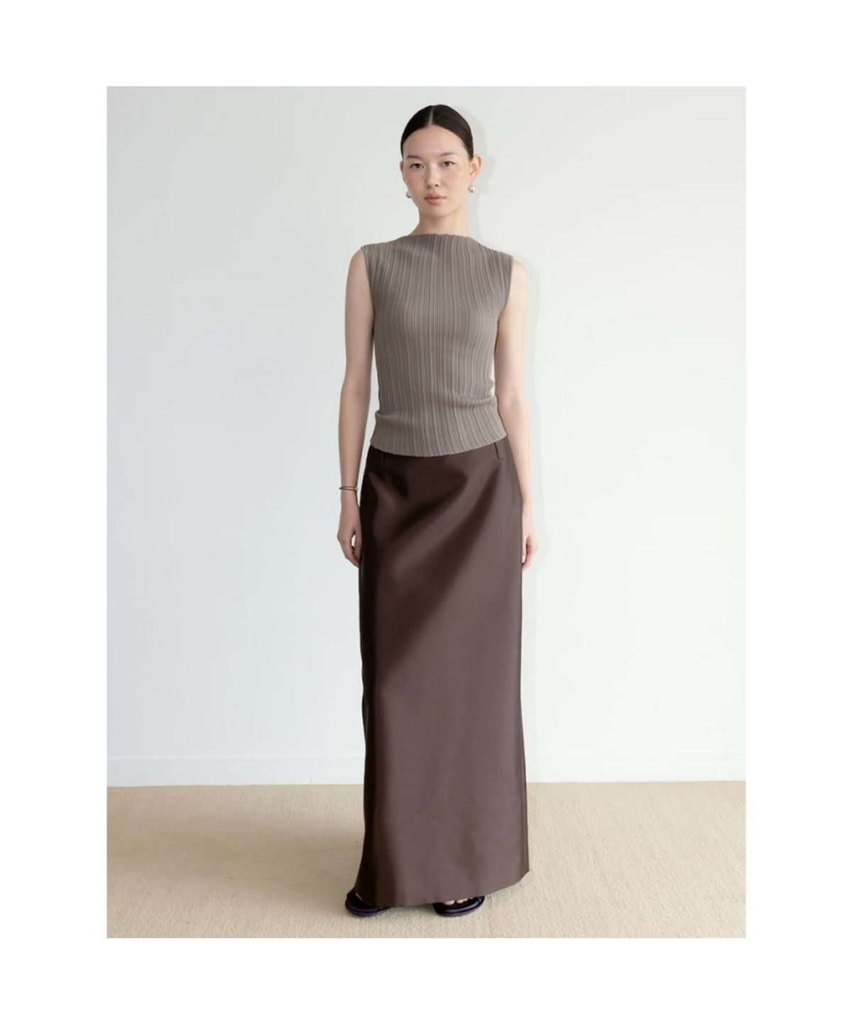 디애퍼처(THE APERTURE) Ohu Pleated Knit Sleeveless  Khaki (TA6751A06H)