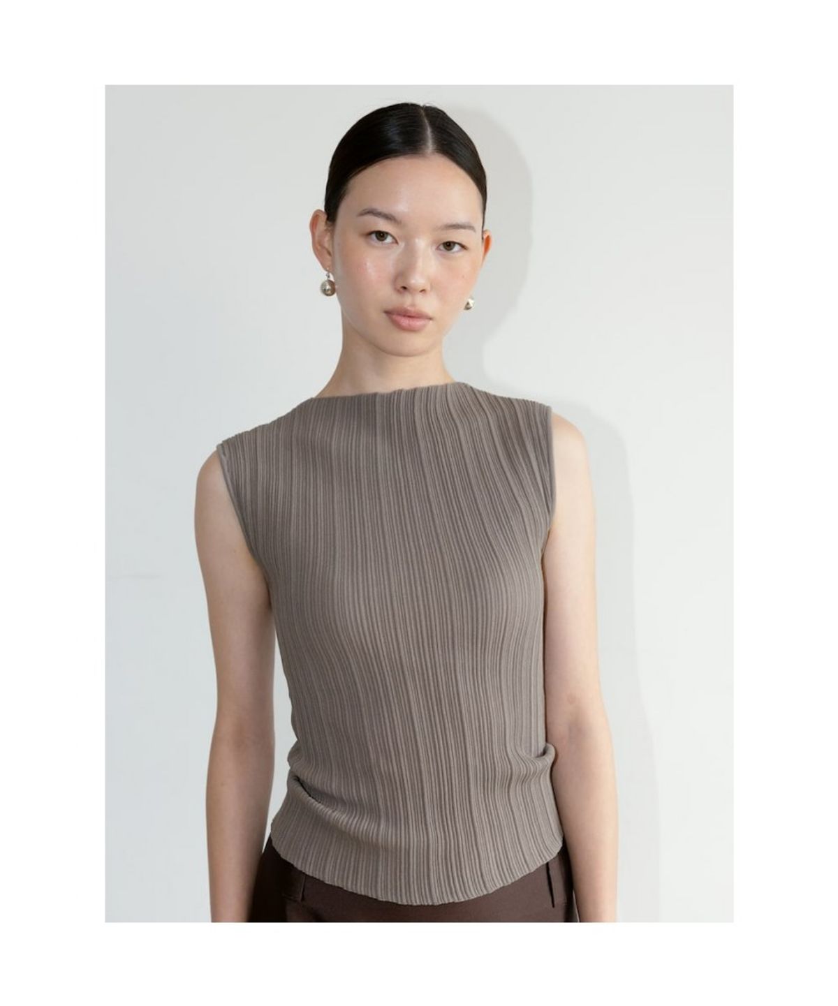 디애퍼처(THE APERTURE) Ohu Pleated Knit Sleeveless  Khaki (TA6751A06H)