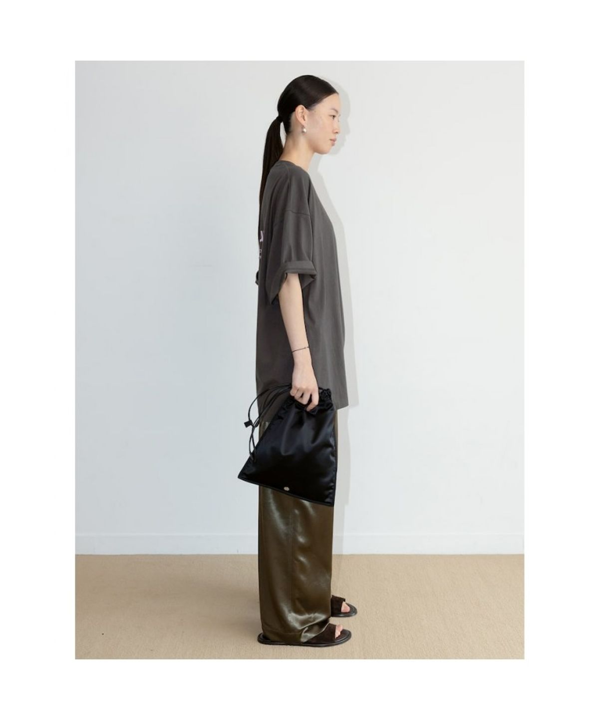 디애퍼처(THE APERTURE) Straight Satin Pants  Brown (TA6721A02D)
