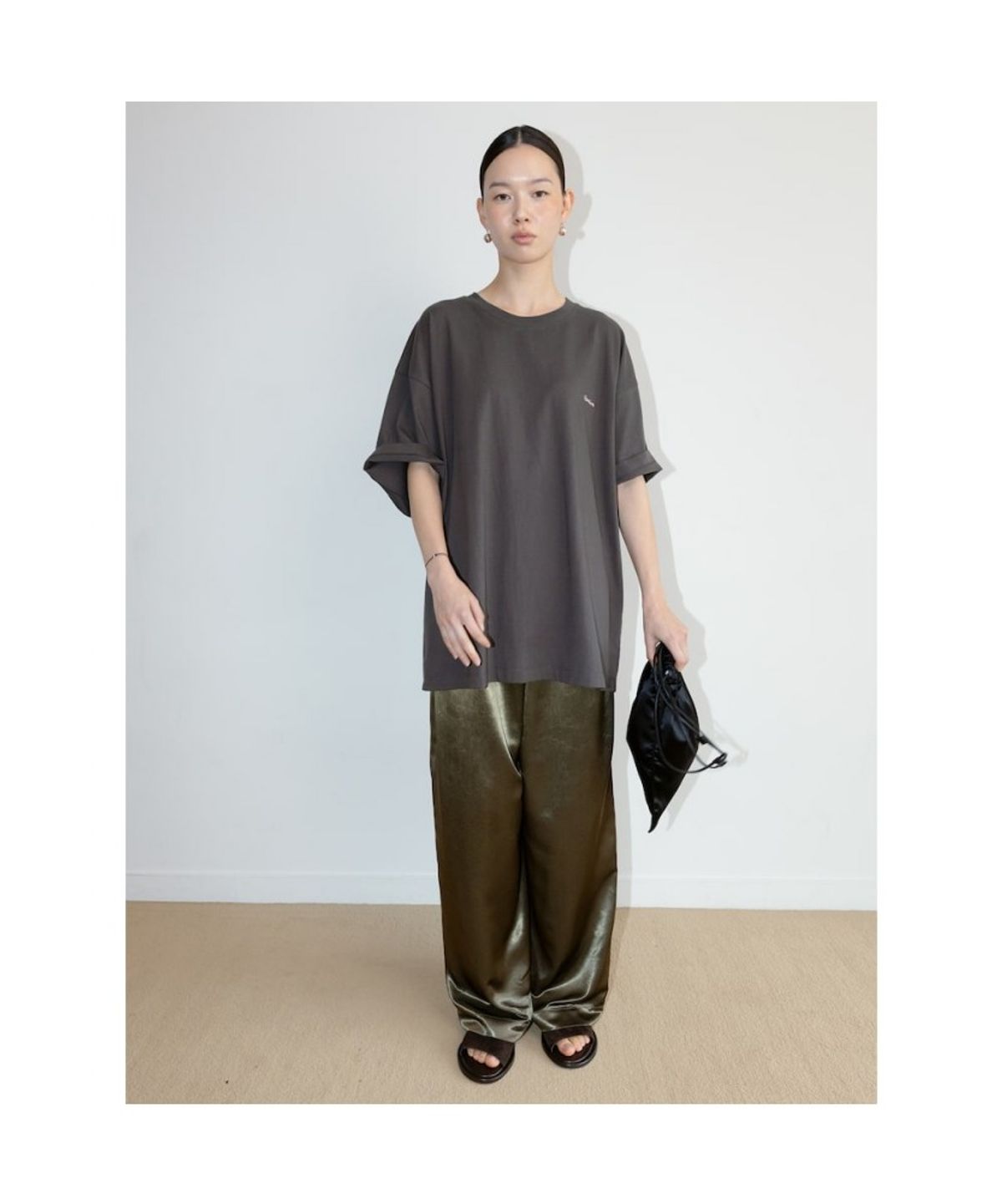디애퍼처(THE APERTURE) Straight Satin Pants  Brown (TA6721A02D)