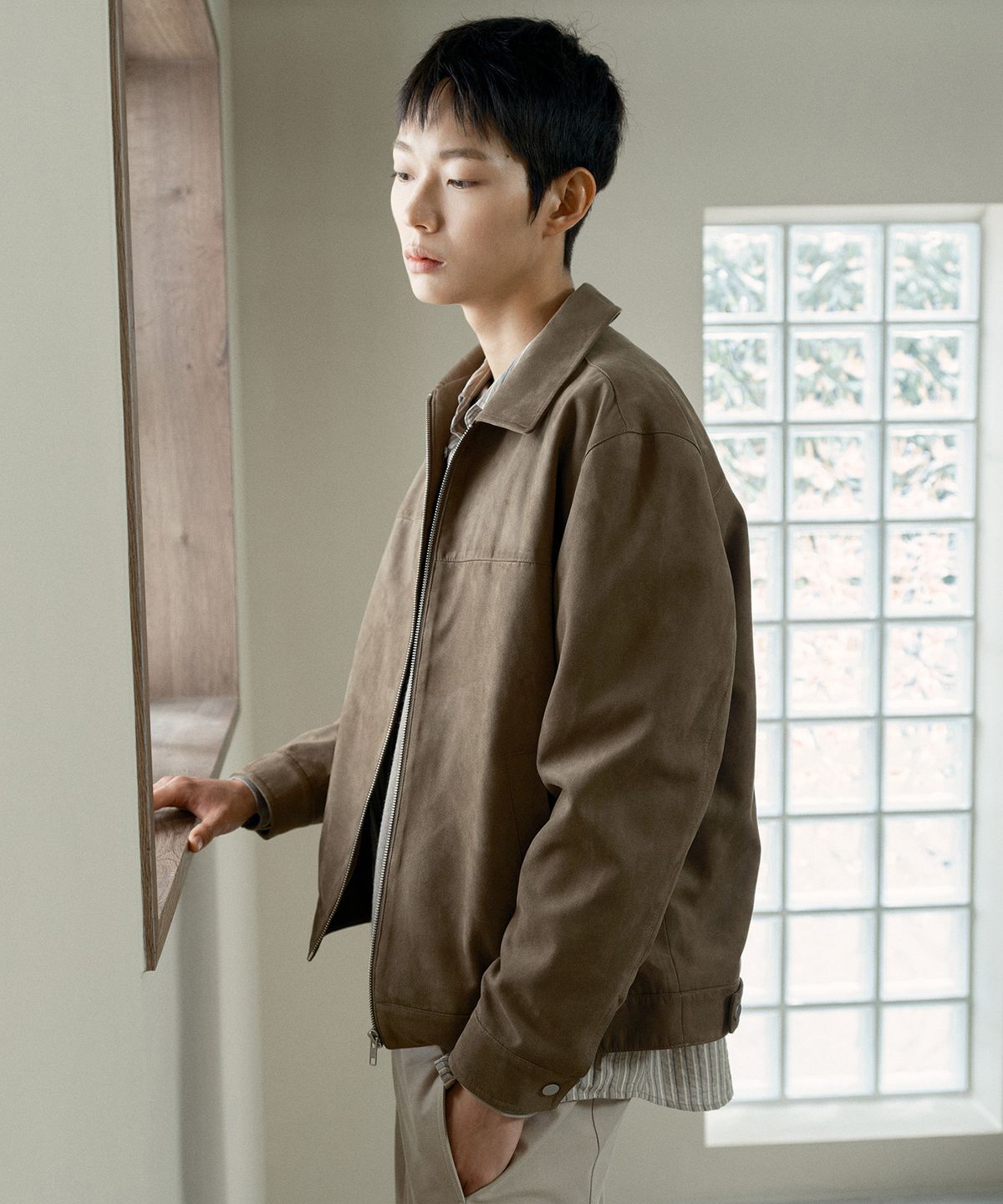 마인드브릿지(MINDBRIDGE) 스웨이드 세미 오버핏 트러커 - 2color