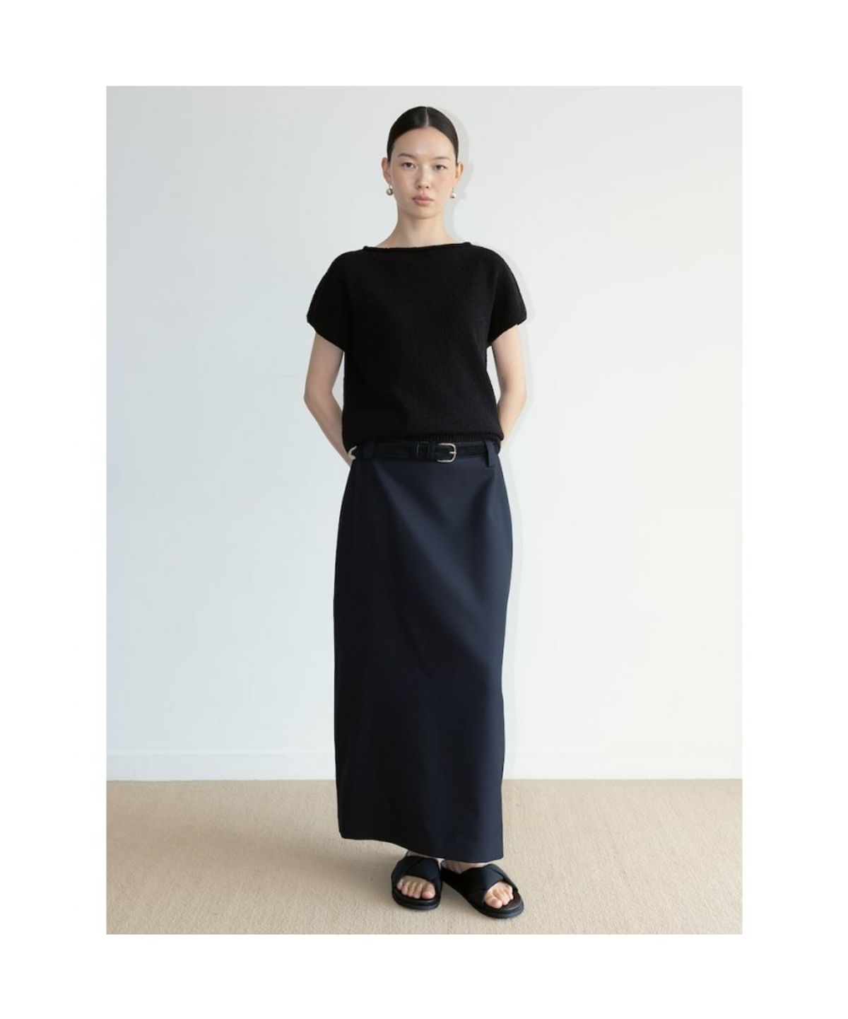 디애퍼처(THE APERTURE) 90S Jo H Line Skirt  Navy (TA6727A04R)