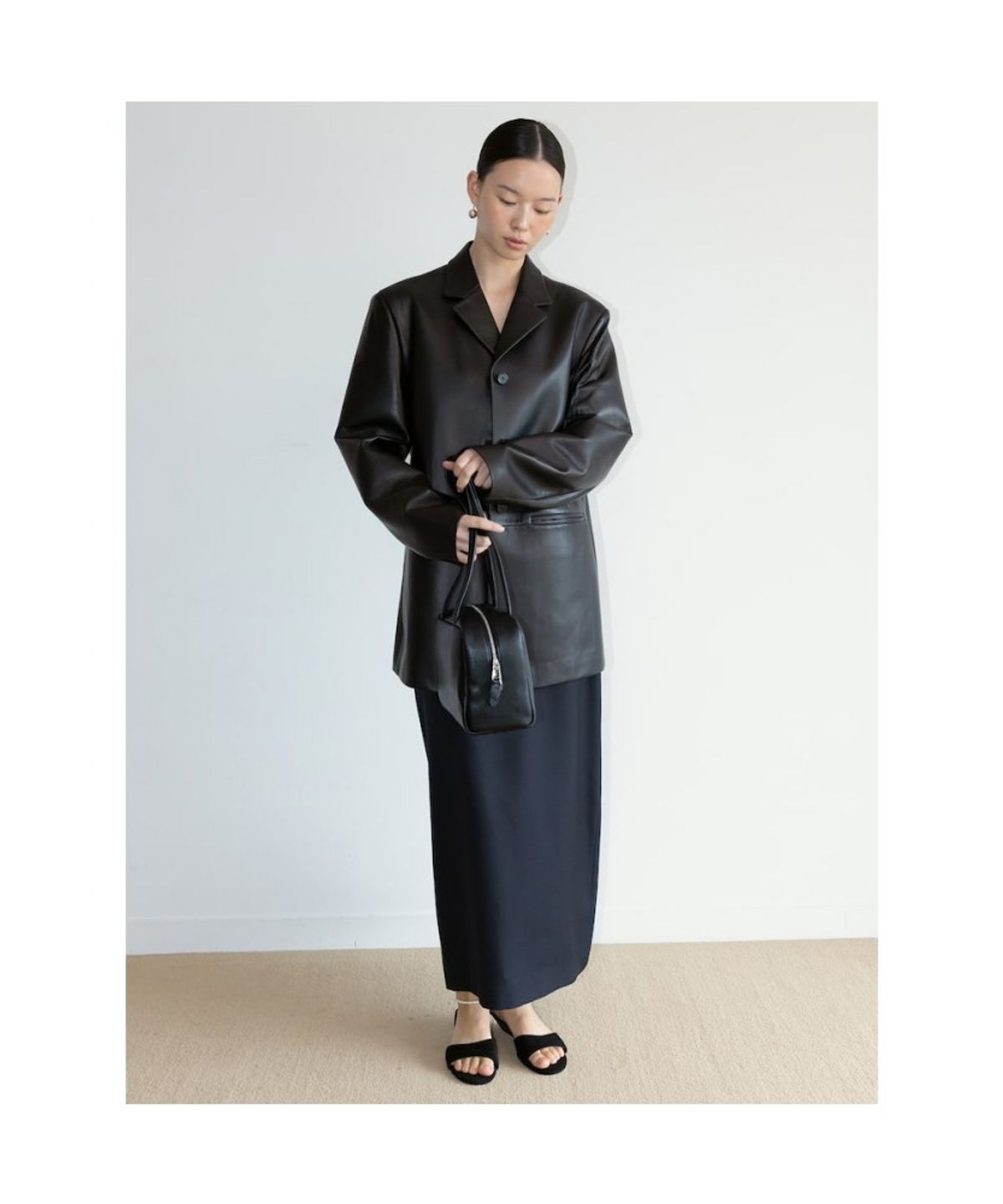 디애퍼처(THE APERTURE) 90S Jo H Line Skirt  Navy (TA6727A04R)