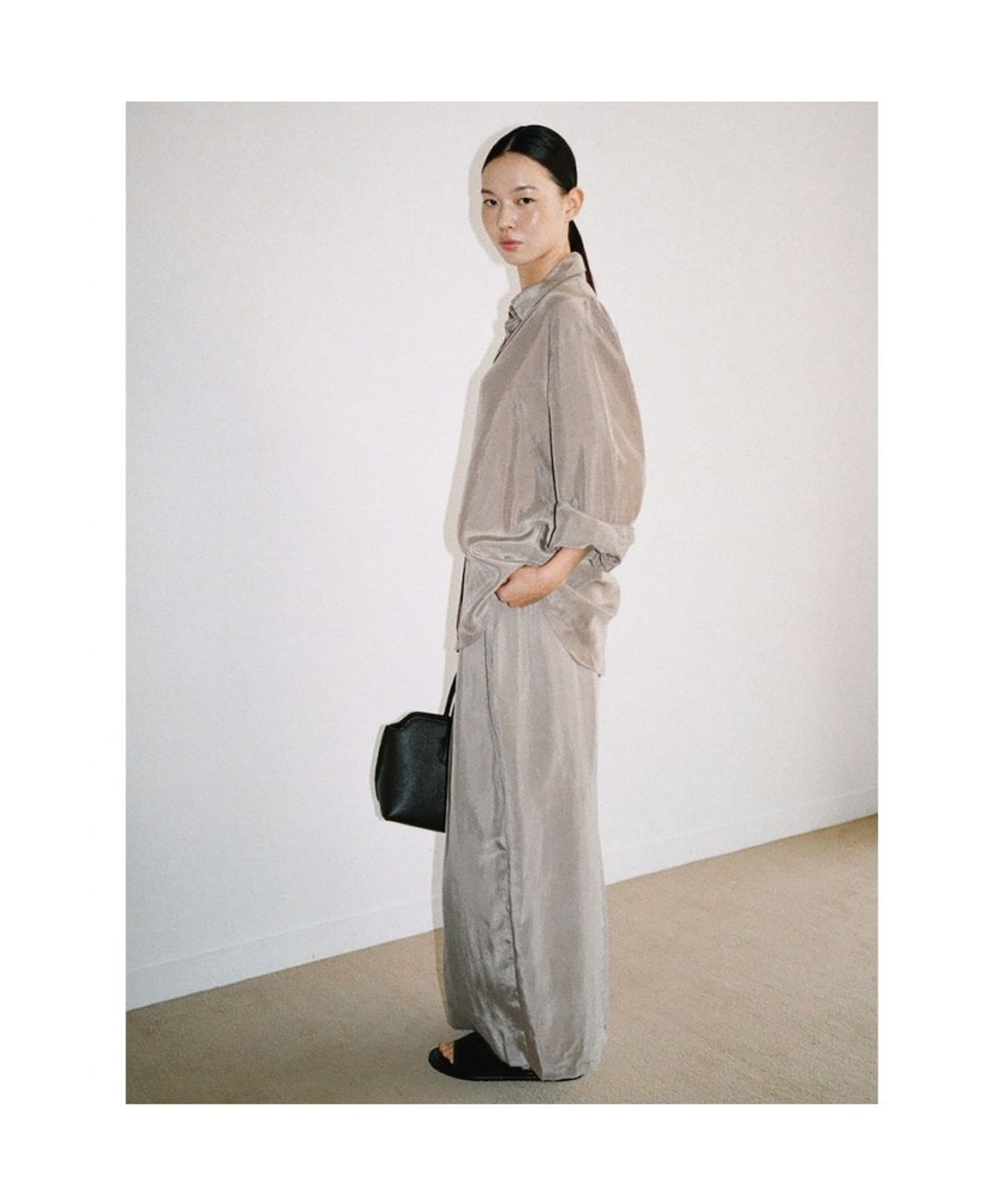 디애퍼처(THE APERTURE) Marlo Cupra H Line Skirt  Beige (TA6727A14A)