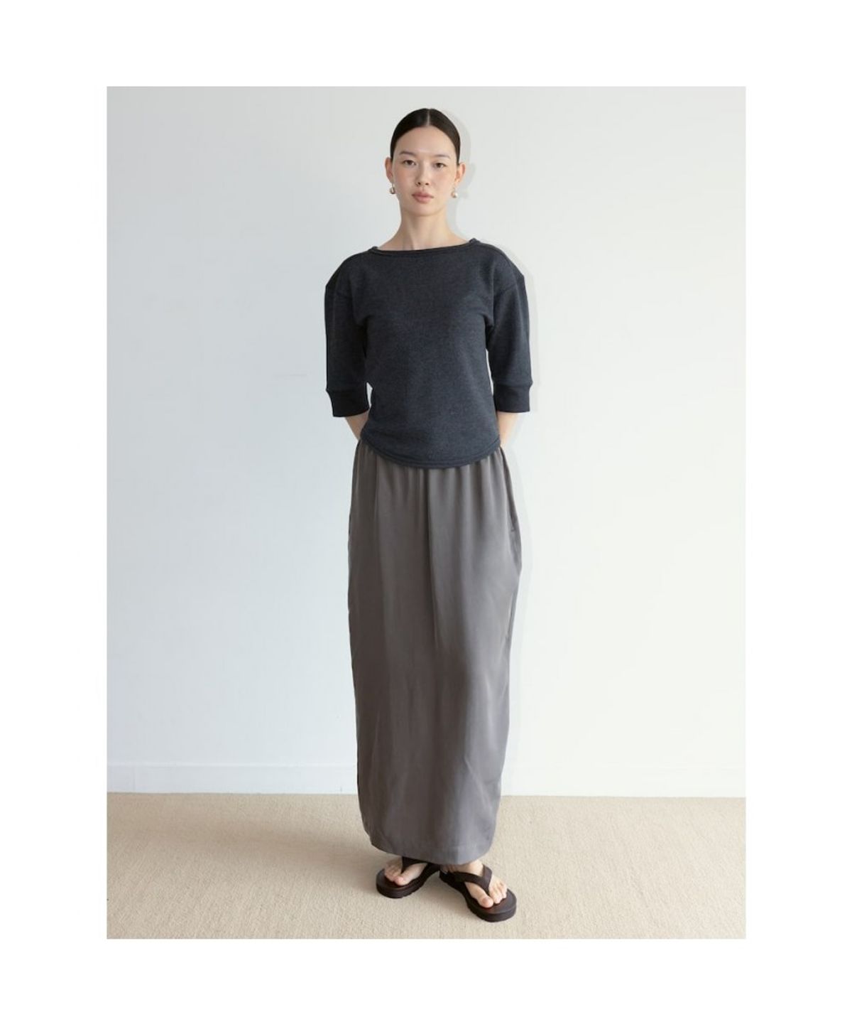 디애퍼처(THE APERTURE) Marlo Cupra H Line Skirt  Brown (TA6727A14D)