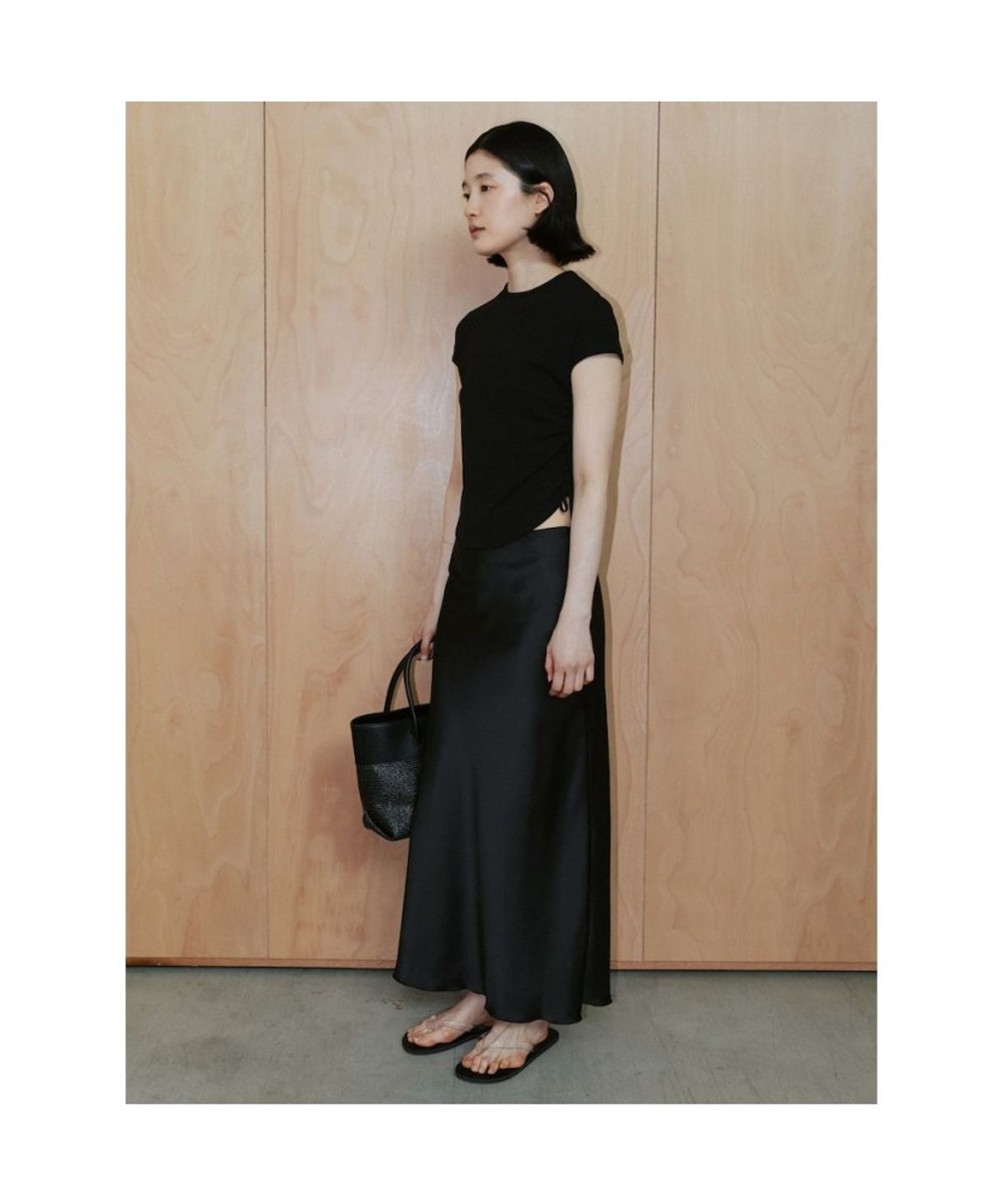 디애퍼처(THE APERTURE) 60S Satin H Line Skirt  Black (TA6727A065)
