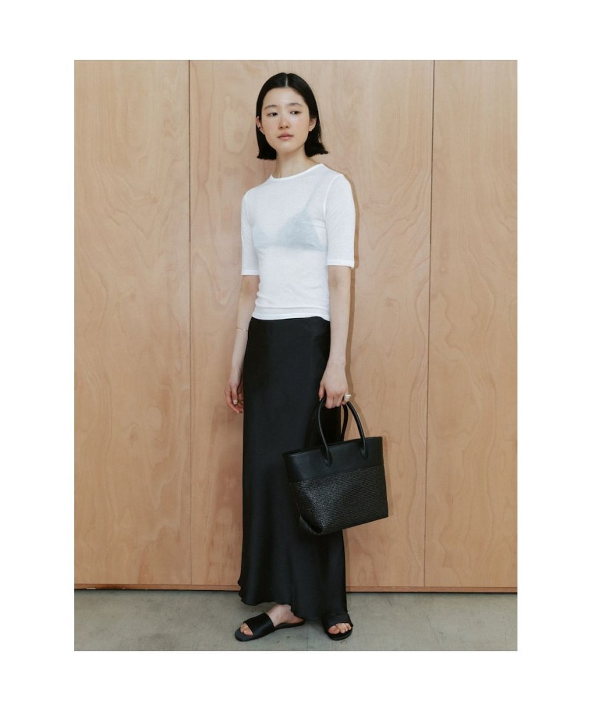 디애퍼처(THE APERTURE) 60S Satin H Line Skirt  Black (TA6727A065)