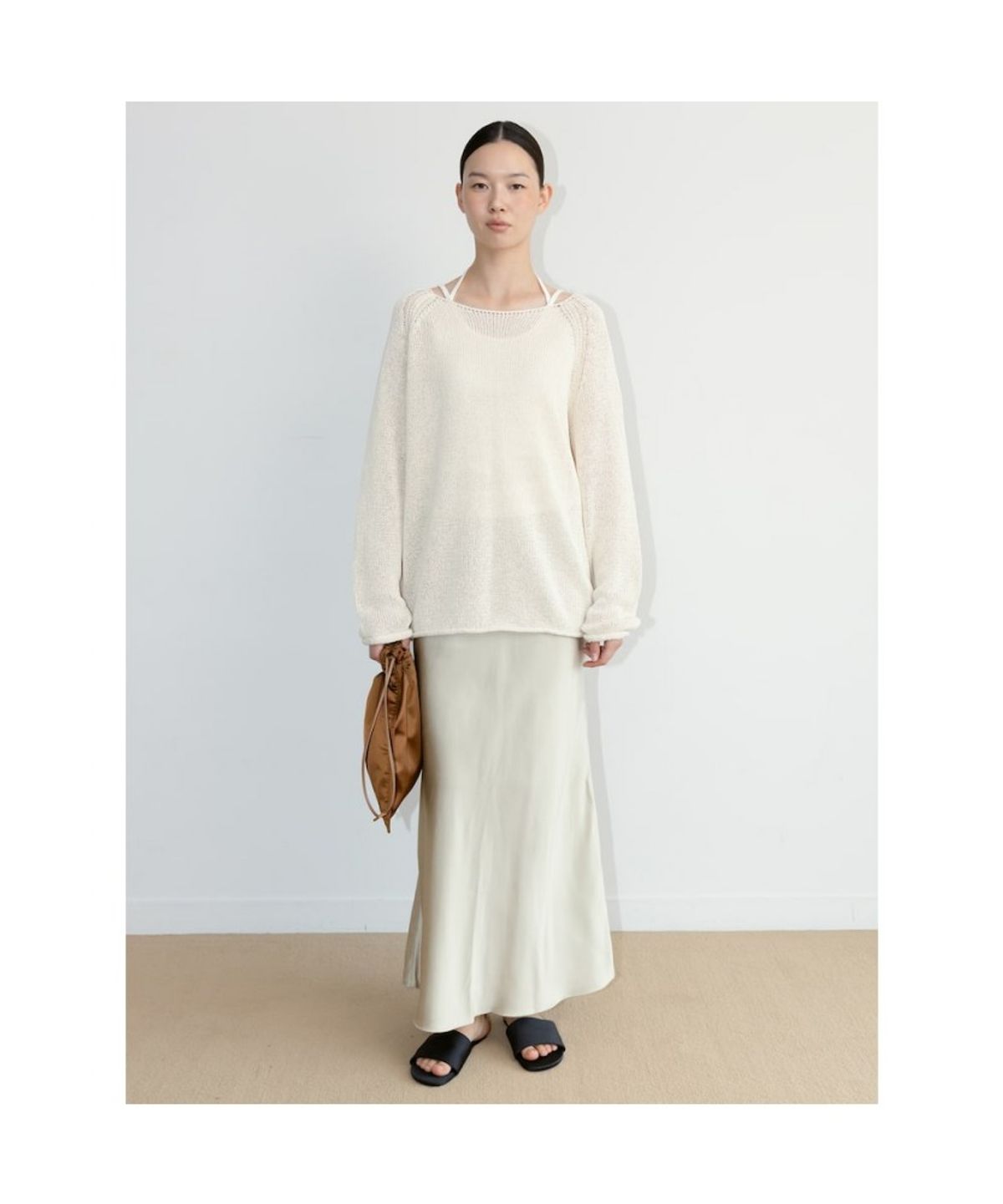 디애퍼처(THE APERTURE) 60S Satin H Line Skirt  Beige (TA6727A06A)