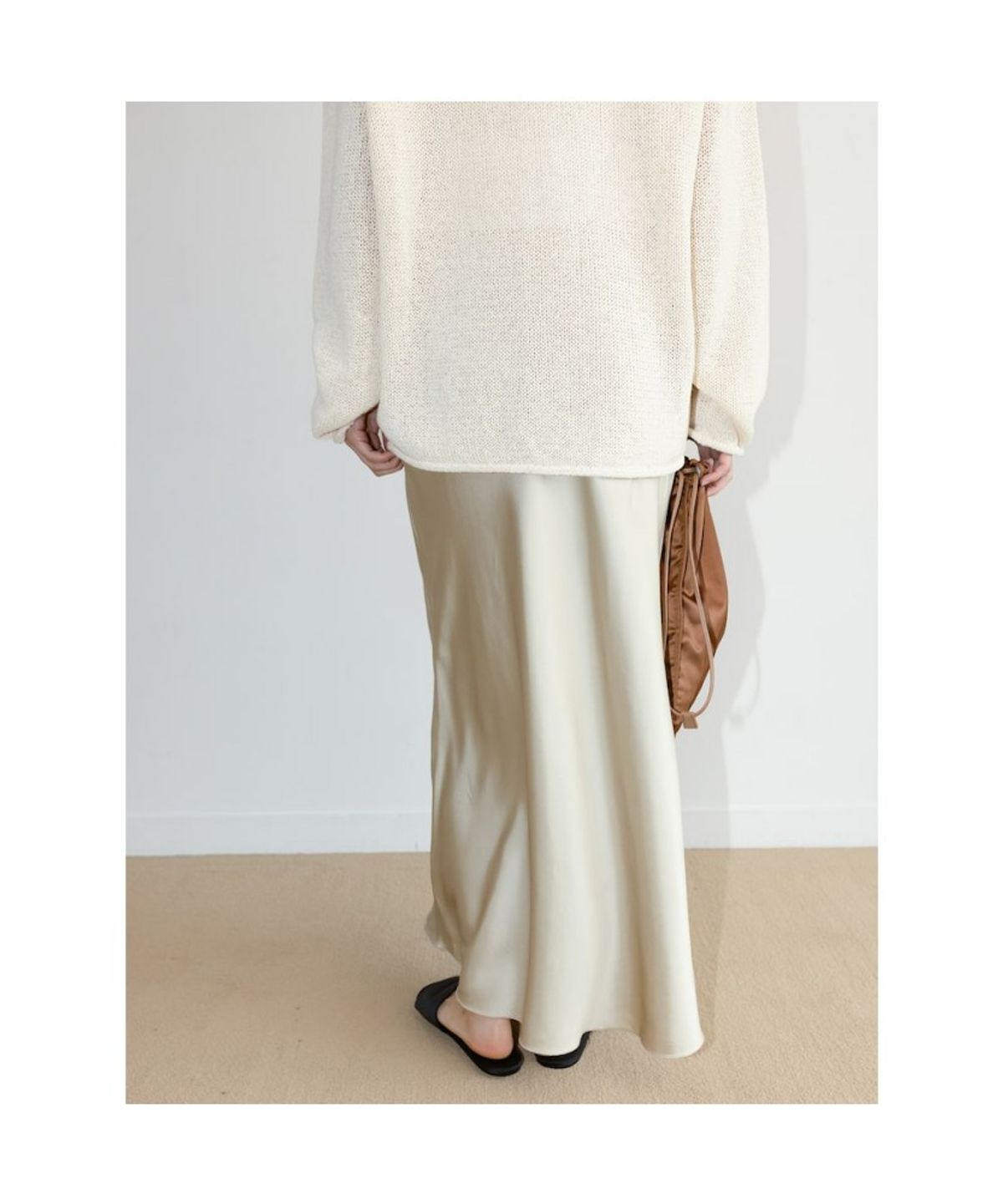 디애퍼처(THE APERTURE) 60S Satin H Line Skirt  Beige (TA6727A06A)