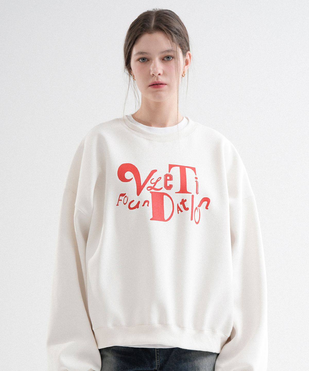 블레티(VLETI) Tentadumble Oversized Logo Fluff Sweatshirt (Ivory)
