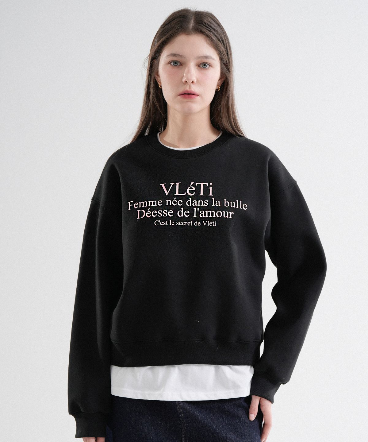 블레티(VLETI) Tentadumble Logo Crop Fluff Sweatshirt (Black)