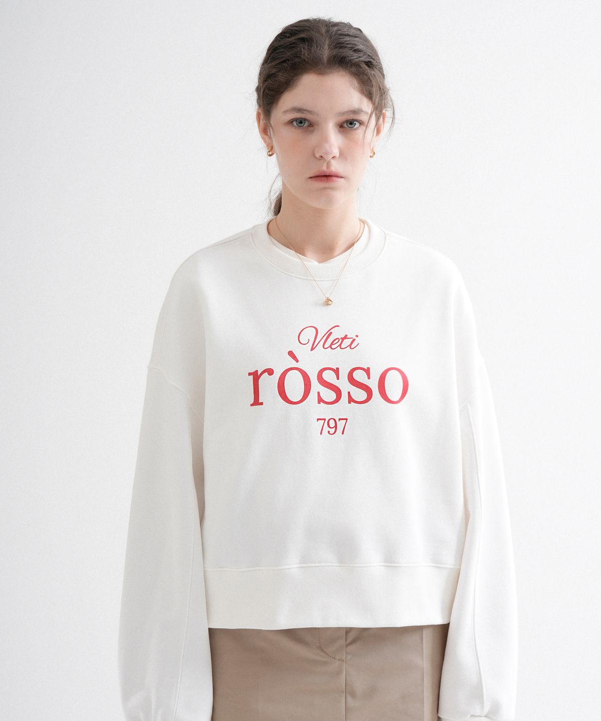 블레티(VLETI) Tentadumble Logo Crop Sweatshirt (Ivory)