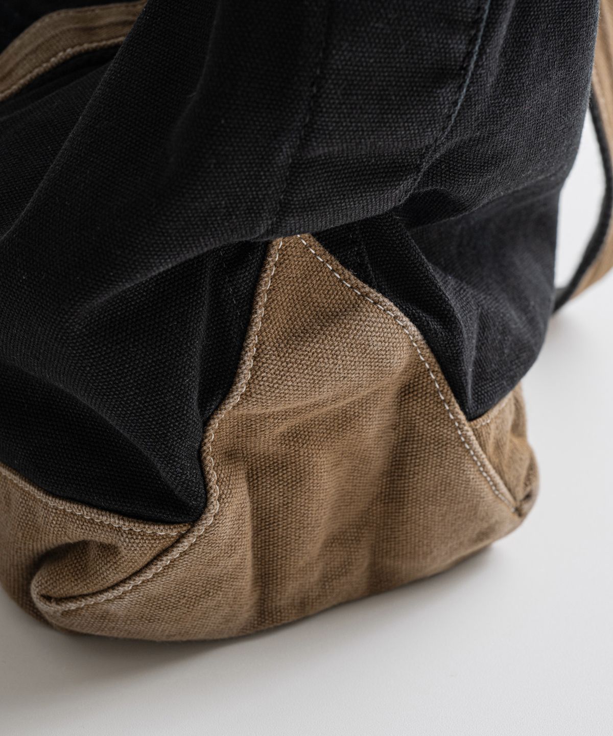 비헤비어(BEHEAVYER) WASHED CANVAS TOTE BAG black/brown