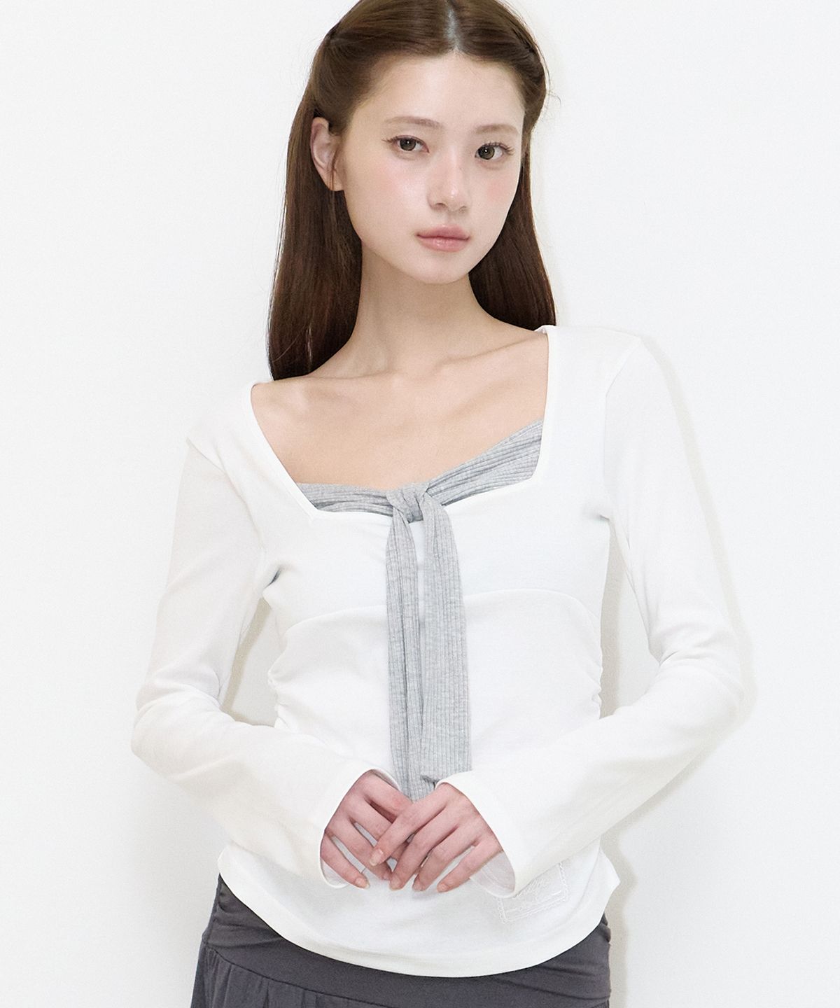 일리고(ILLIGO) 레이어드 리본 타이 롱슬리브 화이트